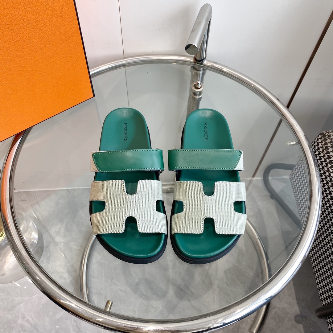 NO:266038,Men's size Hermes H home chypre series Velcro second uncle slippers Top quality Upper imported stone pattern cowhide / palm pattern cowhide / gradient cowhide / goat skin / Yangjing / denim footbed mixed breed sheepskin, original open molded sole Women's size 35-39 (40/41 custom made) Men's size 39-44 (45 custom made), slippers, hermes, hermes, slippers, cowhide, sheepskin, sheep19860909男码 Hermes 爱马仕H家chypre系列 魔术贴二舅拖鞋 顶级品质 鞋面进口头层石头纹牛皮/手掌纹牛皮/渐变色牛皮/山羊皮/羊京/牛仔布 垫脚混种羊皮,原版开模大底 女码35-39码（40/41定做）男码39-44（45定做）,拖鞋,hermes,hermes,slippers,cowhide,sheepskin,sheep,Women's Shoes