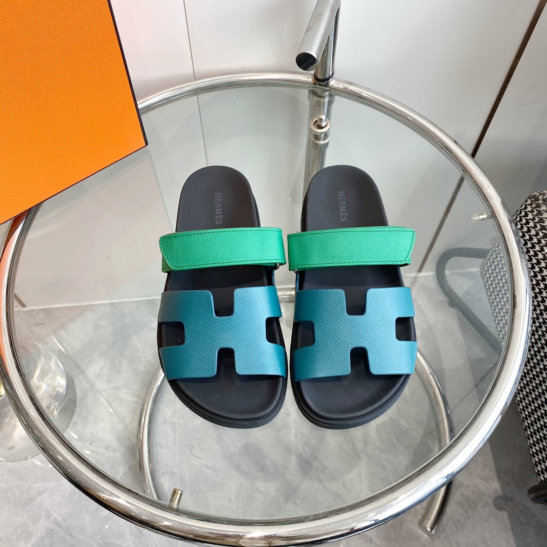 NO:266018,Men's size Hermes H home chypre series Velcro second uncle slippers Top quality Upper imported stone pattern cowhide / palm pattern cowhide / gradient cowhide / goat skin / Yangjing / denim footbed mixed breed sheepskin, original open molded sole Women's size 35-39 (40/41 custom made) Men's size 39-44 (45 custom made), slippers, hermes, hermes, slippers, cowhide, sheepskin, sheep19860909男码 Hermes 爱马仕H家chypre系列 魔术贴二舅拖鞋 顶级品质 鞋面进口头层石头纹牛皮/手掌纹牛皮/渐变色牛皮/山羊皮/羊京/牛仔布 垫脚混种羊皮,原版开模大底 女码35-39码（40/41定做）男码39-44（45定做）,拖鞋,hermes,hermes,slippers,cowhide,sheepskin,sheep,Women's Shoes