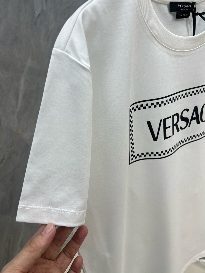 Versa*ce/24ss新品印花logo圆领短袖T恤男女同款正面胸口点缀新季元素印花品牌徽标设计优选特