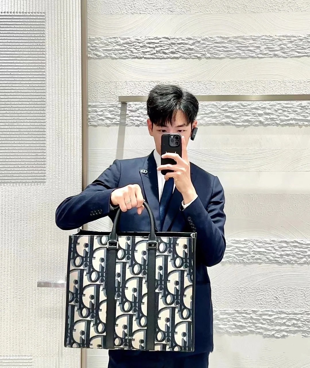 Choose it Dior! Handsome and practical