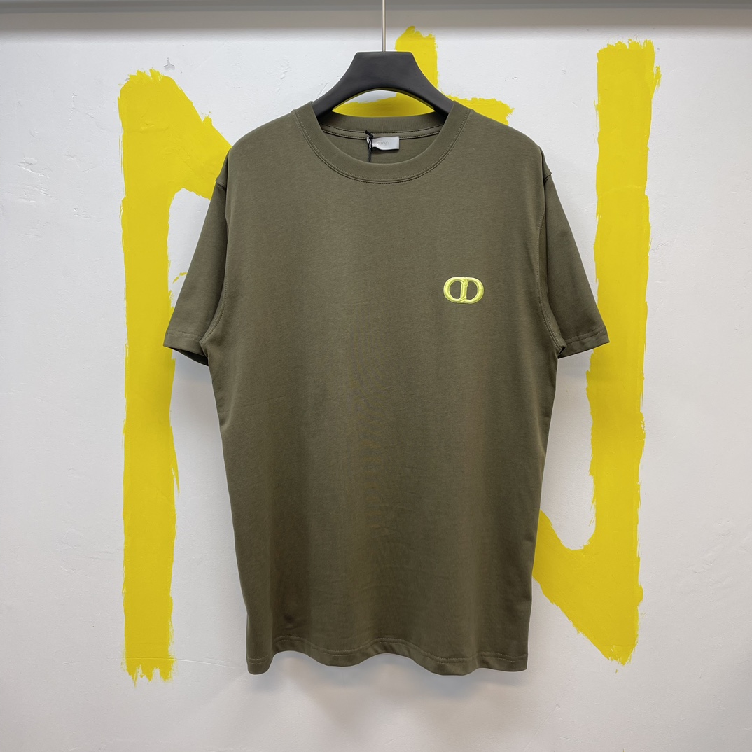 Camiseta DIOR holgada tejido de jersey de algodón verde Bordado CD Icon TALLAS: S-XL Esta camiseta verde combina elegan…