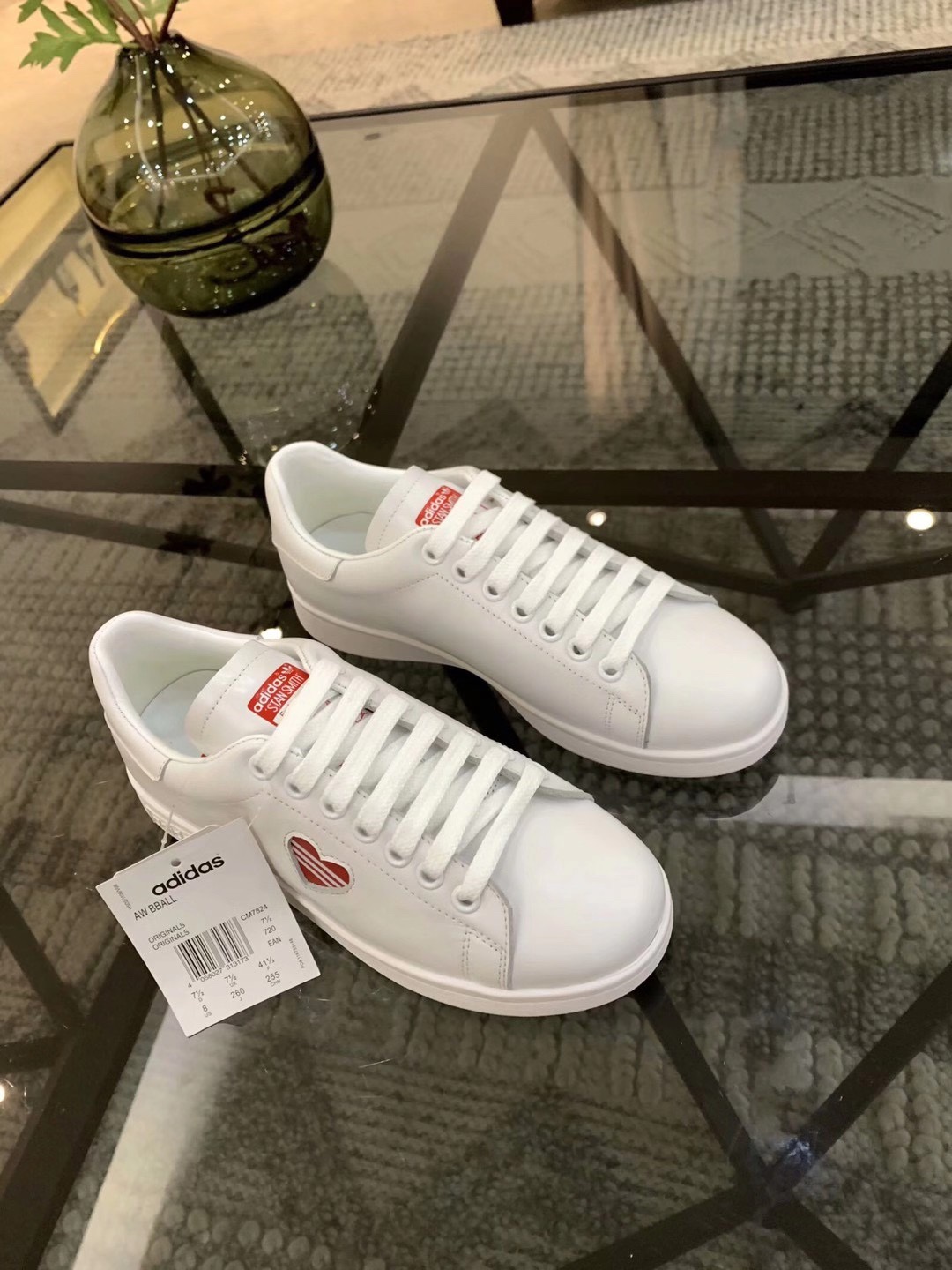 Stella McCartney x Adidas Stan Smith Shoes: Saucy Style Tribute at $450 - 图片 2