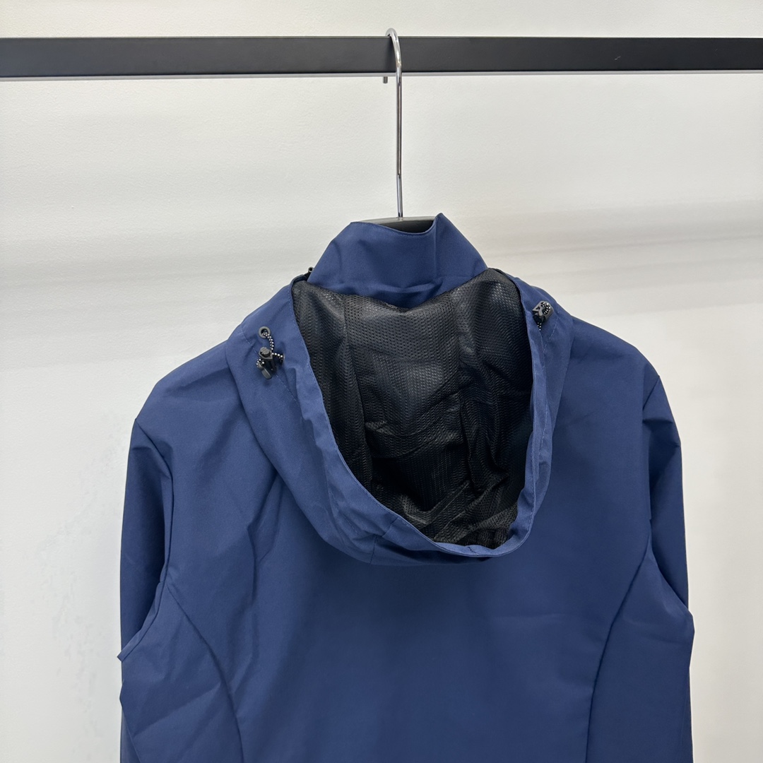 Zenium Assault Suit: Multifunctional, Stylish, and Waterproof for Outdoor Adventures - 图片 6
