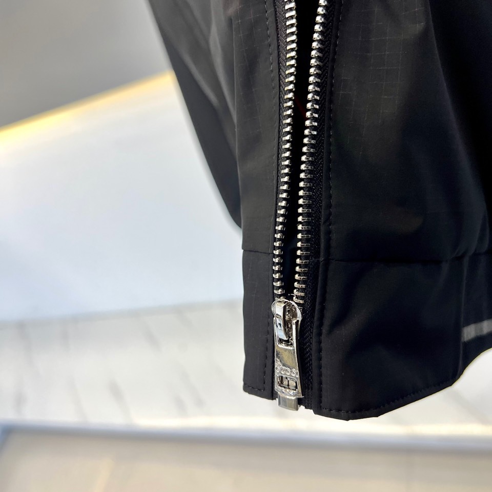 Gucci2024ss早春最新品男士夹克外套质地采用进口高档顶级面料手感柔软细腻上身柔软舒适经典品牌LO