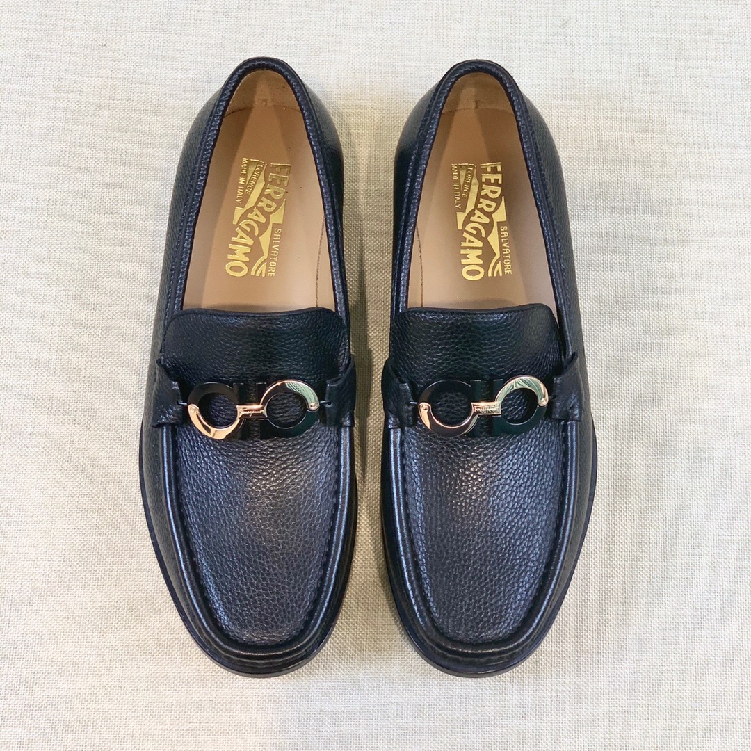 NO:679587,[F*] Purchasing agent level - Classic cowhide horseshoe buckles, loafers - (SalvatoreFerragamo) has now become an Italian classic fashion brand with a long history. - Luxurious and elegant style, practicality and style are equally important - Material - original imported calfskin - Inner foot pads, water-dyed cowhide - Original genuine leather outsole - Classic fasteners are definitely one of the highlights. Feel free to match Size 39-44 (38, 45 customization is non-refundable and non-exchangeable),, louis  vuitton,ferragamo,loafers,cowhide,leather soles19860909【F*】代购级别 - 经典牛皮马蹄扣,乐福鞋 -（SalvatoreFerragamo)今时今日己成为一个历史不衰的意大利经典时尚品牌. -风格华贵典雅实用性和款式并重 -材质-原版进口小牛皮 -内里垫脚 水染牛皮 -原版真皮大底 -经典的扣件,绝对是亮点之一.随意搭配 Size 39-44（38,45定制不退不换）,,louis vuitton,ferragamo,loafers,cowhide,Leather soles,Men's shoes