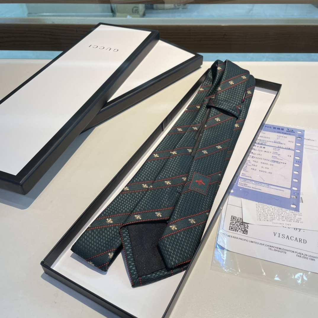 配包装男士领带系列稀有采用专柜经典主题动物蜜蜂绣花展现精湛手工与时尚优雅的理想选择这款领带将标志性完美的
