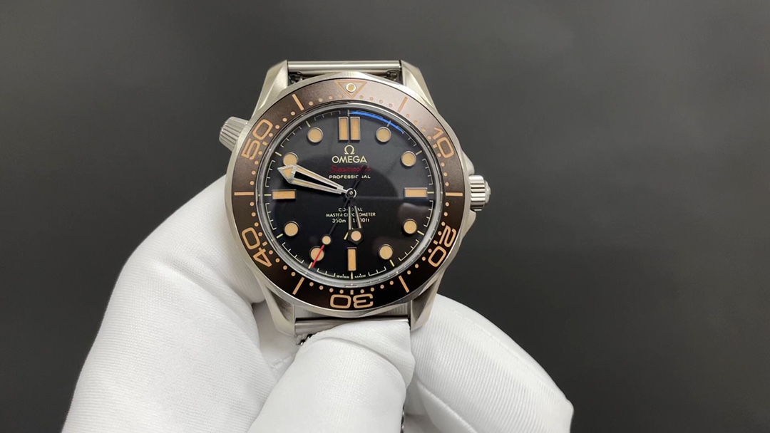 Omega 今日推荐 邦德007 无暇赴死 钛壳 42mm 8806机