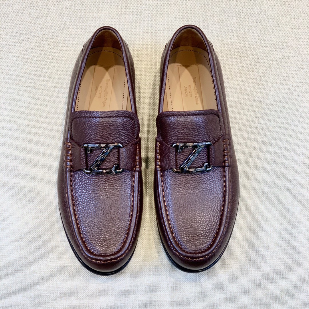 NO:679778,[Z*] Original slip-on loafers -Material, original imported pebbled cowhide -The inner feet are made of imported water-dyed cowhide -Original custom-made leather outsole -Soft and comfortable, you can match it as you like. -Size 39-44 (customized at 38, 45, non-refundable) -,,loafers,cowhide,Leather soles19860909【Z*】原单 套脚乐福鞋 -材质,原版进口荔枝纹牛皮 -内里垫脚均用进口水染牛皮 -原版定制真皮大底 -柔软舒适,随意搭配. -Size 39-44（38,45定制不退换） -,,loafers,cowhide,Leather soles,Men's shoes