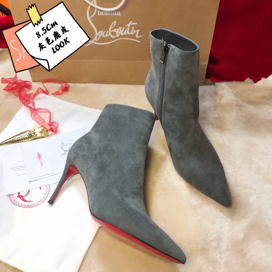 NO:100290,High-end customized autumn and winter boot series!  H8.5Cm, size 35-42. Private mold trademark zipper. Ⅹ39-001 gray sheep pencil. Official website synchronization Standard European code Reference:X39-001 Color:Gary Material:veau velourd Lining:goat leather Heel height:8.5Cm Sole:leather sole Size:EUR 34-42 (US 4-11):,,christian louboutin,boots,sheep19860909高端订制 秋冬靴系列！ H8.5Cm,尺码35-42码.私模商标拉链 .Ⅹ39-001灰色羊猄.官网同步 标准欧码 Reference:X39-001 Color:Gary Material:veau velourd Lining:goat leather Heel heigh:8.5Cm Sole:leather sole Size:EUR 34－42（US 4一11) :,,christian louboutin,boots,sheep,Women's Shoes