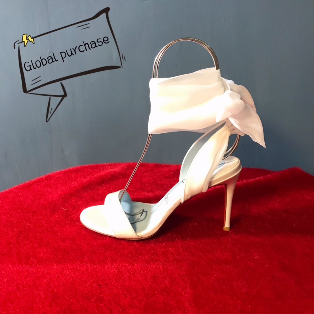 NO:100062,High-end custom spring and summer sandals series!  8.5Cm, size 34-42. Leather sole. Customized model is not returned or exchanged, L39-024, imported white silk., blue sheepskin, official website synchronization Standard European code Reference:L39-024 Colorwhite/blue Material:silk Lining:goat leather Heel height:8.5Cm Sole:leather sole Size:EUR 34-42 (US 4-11):,,christian louboutin,sandals,sheepskin,real silk,Leather soles19860909高端订制 春夏凉鞋款系列！ 8.5Cm,尺码34-42码.真皮大底.订制款不退不换,L39－024,进口白色真丝.,蓝色羊皮里,官网同步 标准欧码 Reference:L39-024 Colorwhite/blue Material:silk Lining:goat leather Heel heigh:8.5Cm Sole:leather sole Size:EUR 34－42（US 4一11) :,,christian louboutin,sandals,sheepskin,real silk,Leather soles,Women's Shoes