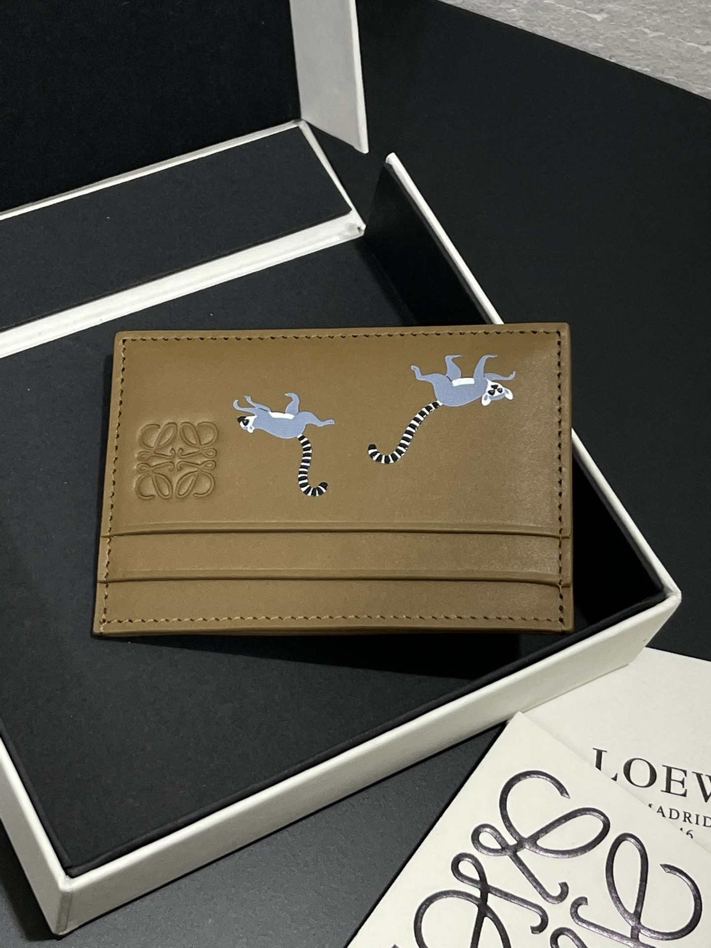 Loewe's rare pair of Suna Fujita special limited single piece lemur card pack is shipped~