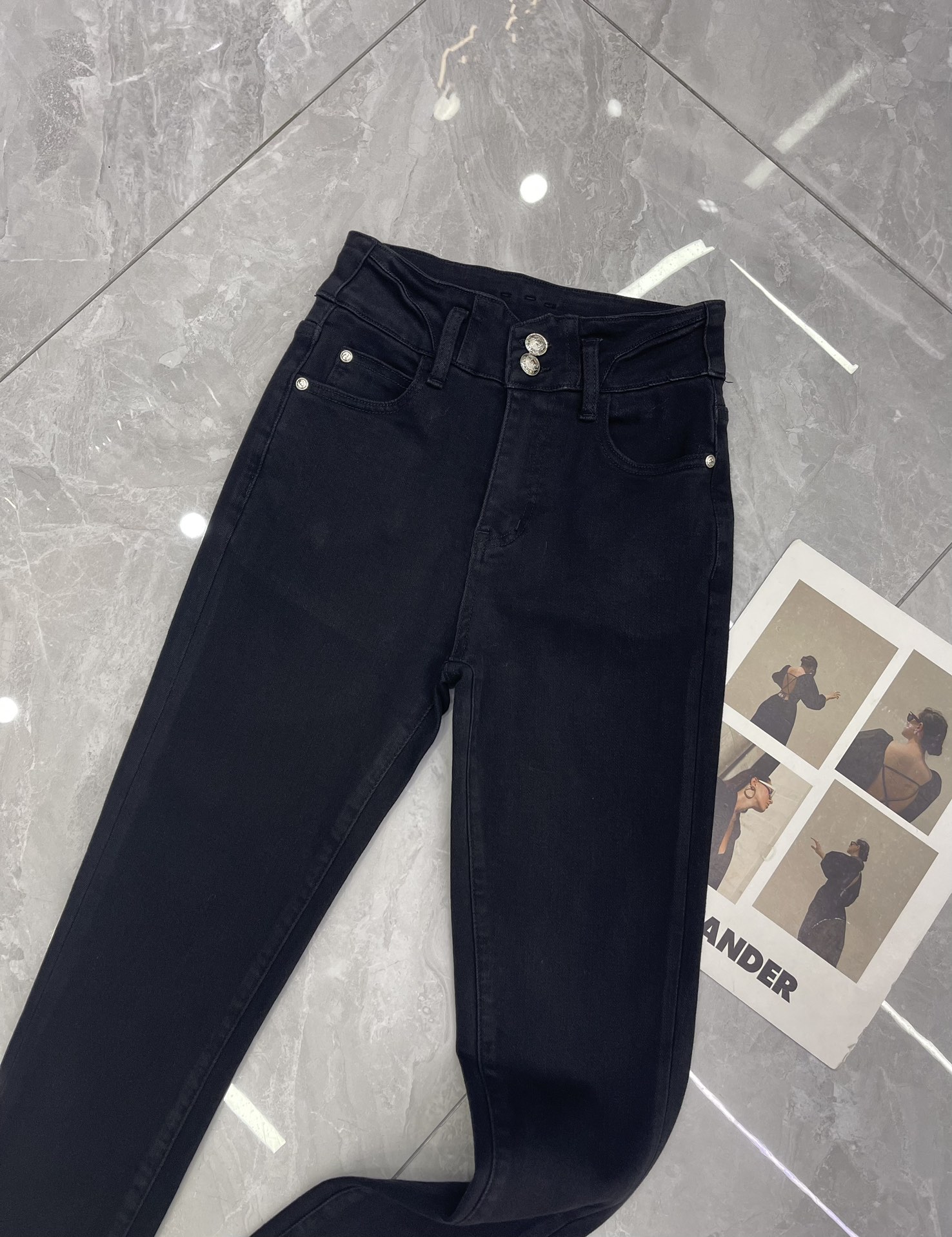 “High-Quality Women’s Suit with BALMAI* Double-Button Shorts and Modero Buttons” - 图片 5