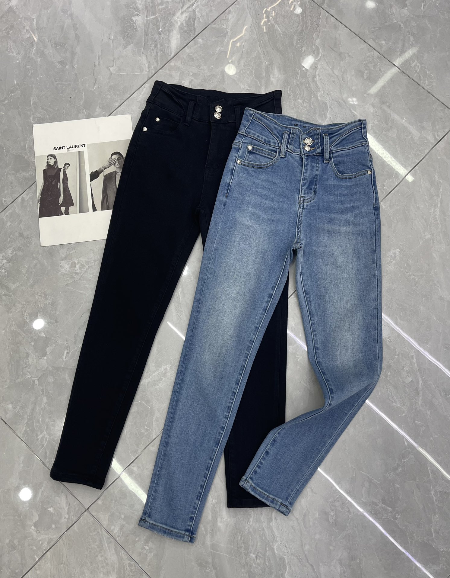 “High-Quality Women’s Suit with BALMAI* Double-Button Shorts and Modero Buttons”