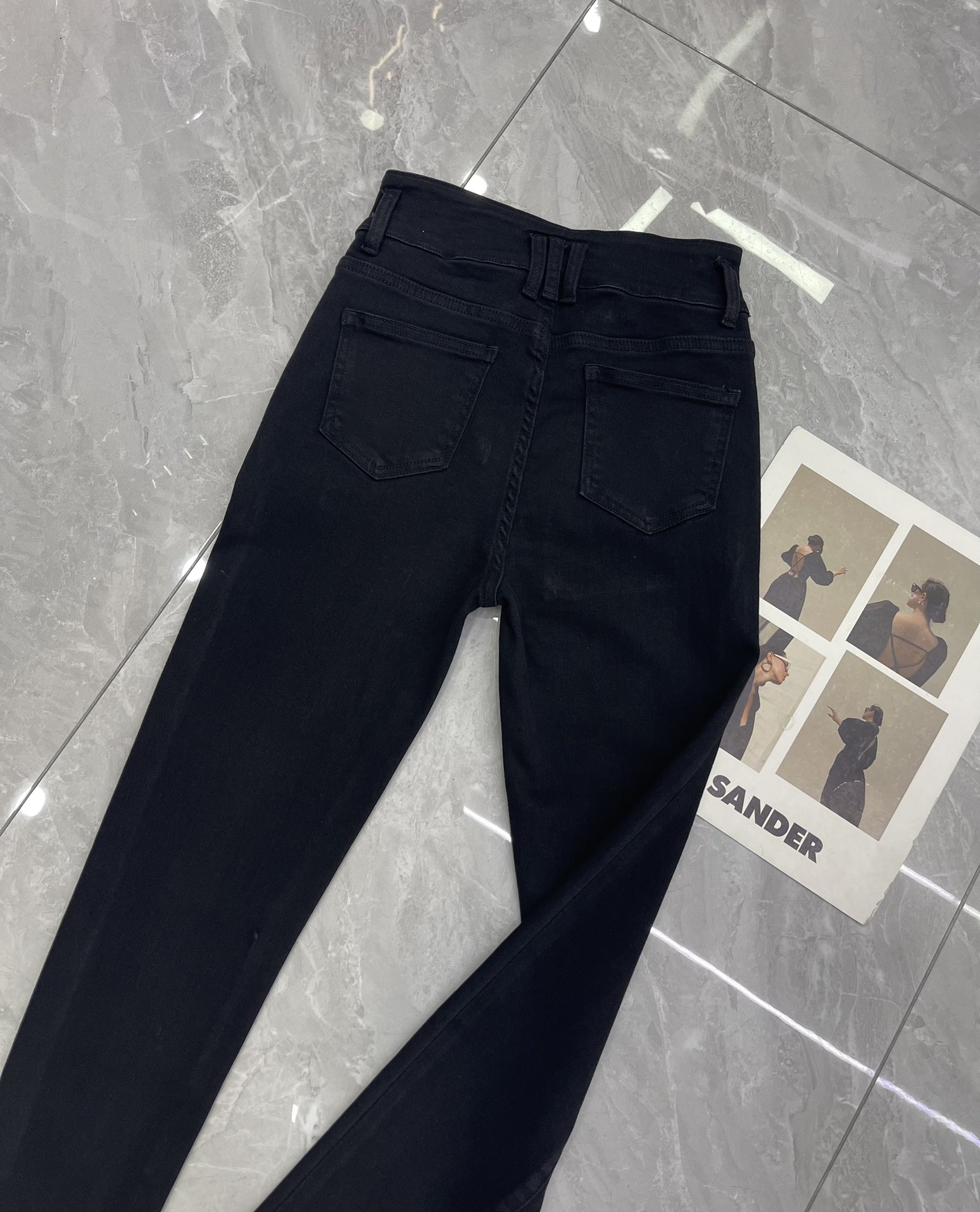 “High-Quality Women’s Suit with BALMAI* Double-Button Shorts and Modero Buttons” - 图片 8