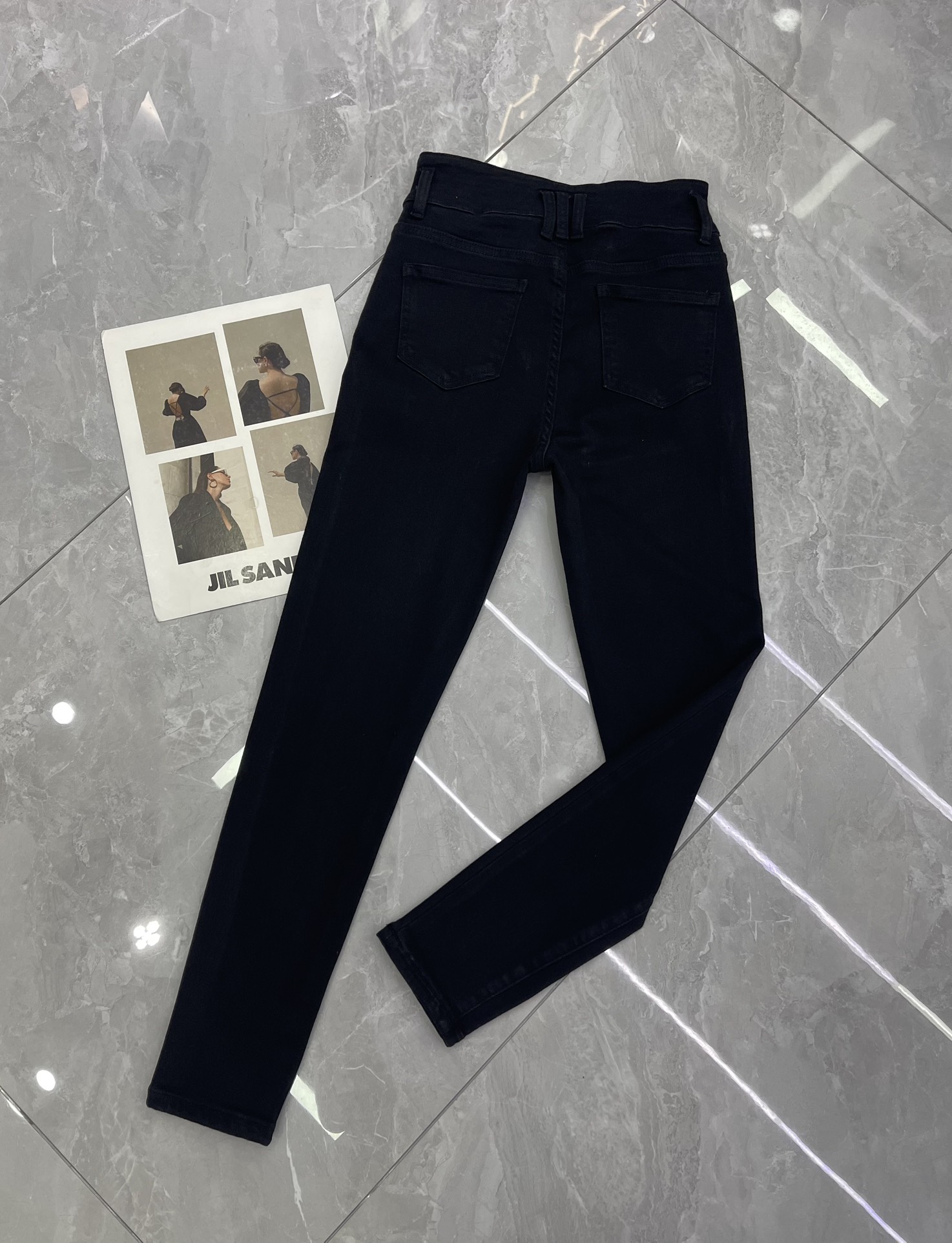 “High-Quality Women’s Suit with BALMAI* Double-Button Shorts and Modero Buttons” - 图片 7