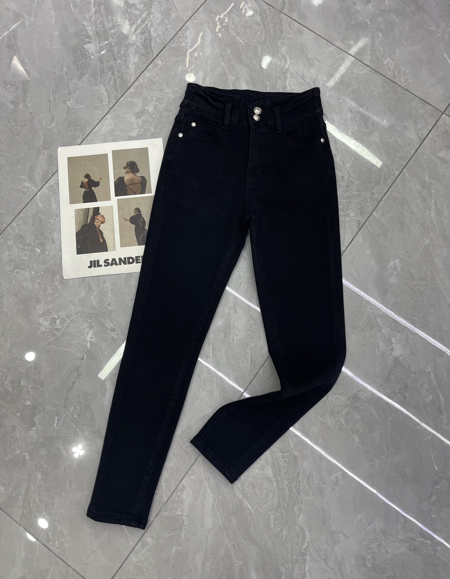 “High-Quality Women’s Suit with BALMAI* Double-Button Shorts and Modero Buttons” - 图片 4