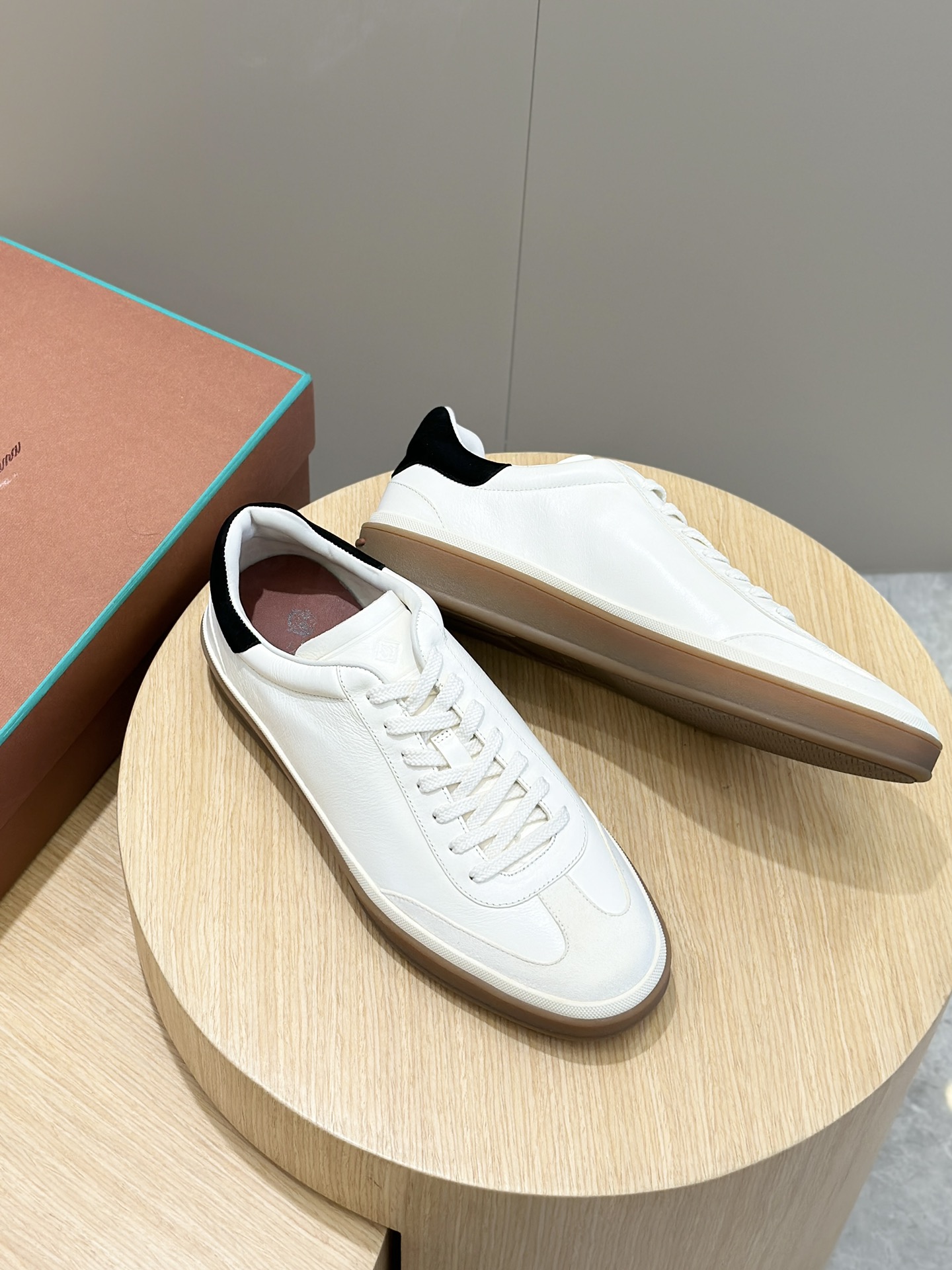 loro piana LP Tennis Walk Sneakers - TopEstos nuevos tenis importados de piel de vacuno con forro de