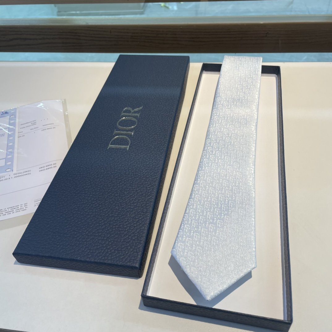 配包装Dior家款新领带Dior男士CD提领花带稀有展现精湛工手与时尚优雅理的想选择这采款用DO家最经极