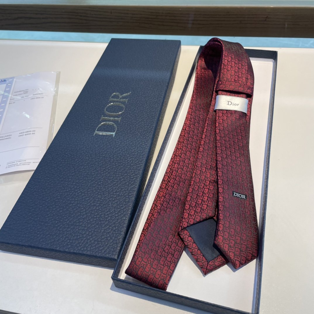 配包装Dior家款新领带Dior男士CD提领花带稀有展现精湛工手与时尚优雅理的想选择这采款用DO家最经极