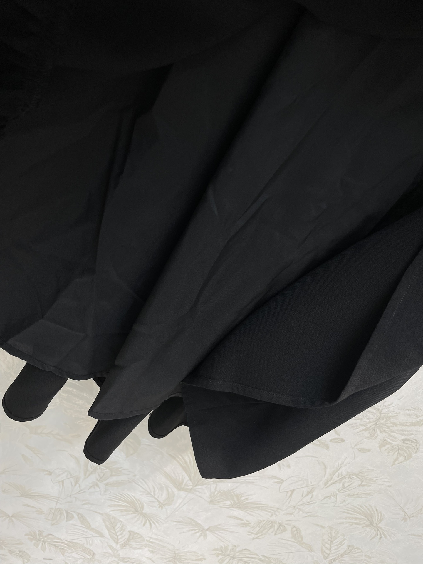 CE24春夏褶皱伞状半身裙定织的面料用量很大的立体伞摆剪裁上身立体有型对下半身扬长避短遮肉能力满分log
