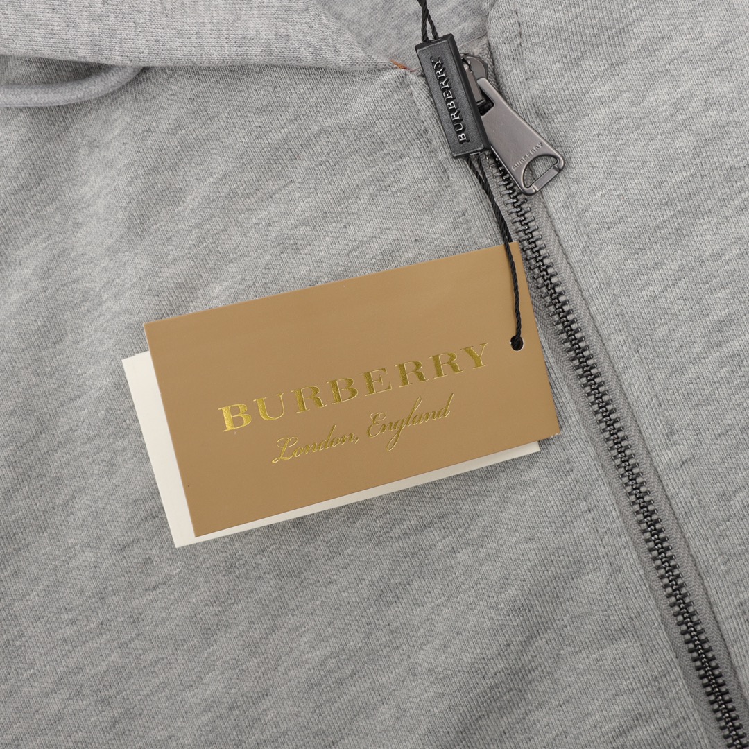 Burberry/巴宝莉 胸口战马刺绣格帽拉链连帽卫衣
