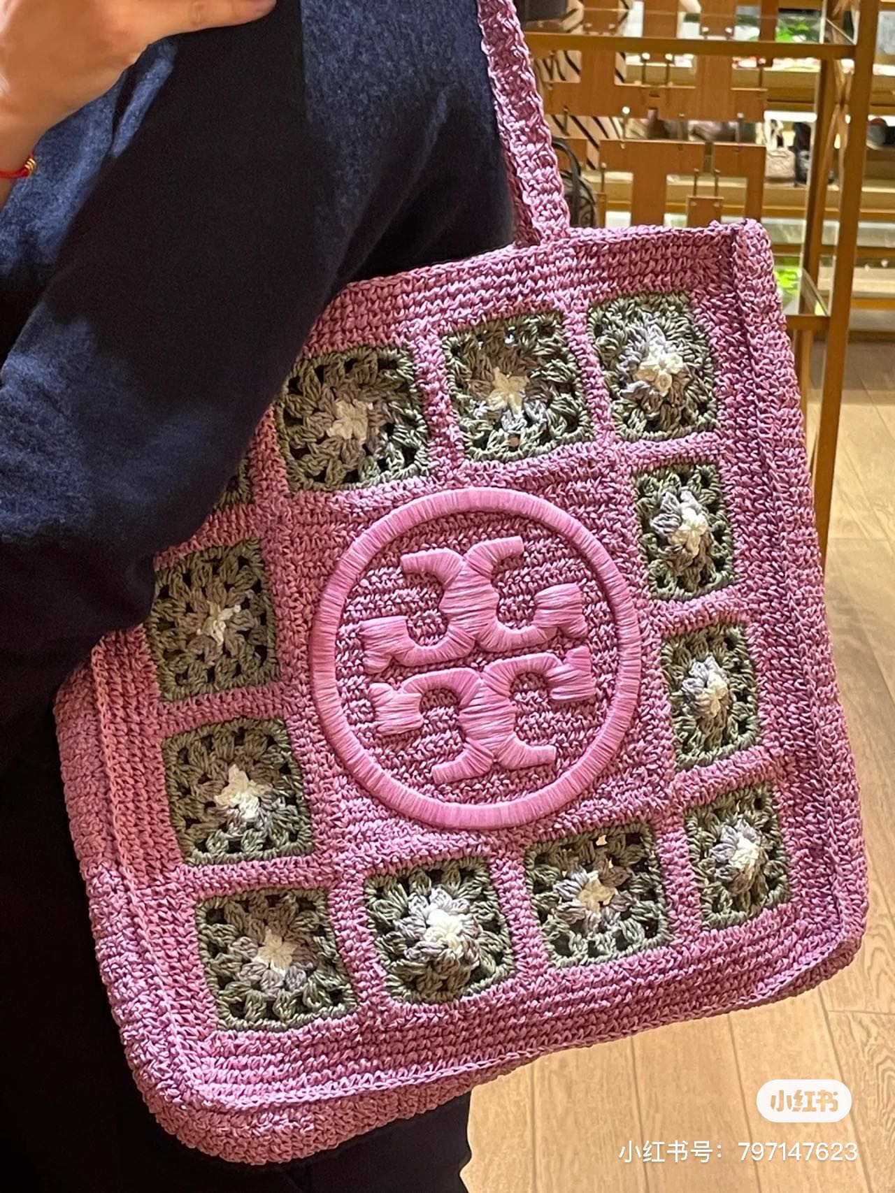 NO:192121,Tony Birch Straw woven bags | A must-have for selection of trendy people. The cabinet sister bought a straw bag 34.5x36 cm hat Fisherman's hat Baseball hat Knitted hat, hat, espadrilles, hats19860909托尼伯奇 草編包包|性價比之選潮人必備 櫃姐都入手一個了草包34.5x36厘米帽子渔夫帽棒球帽针织帽,帽子,espadrilles,hats,hat