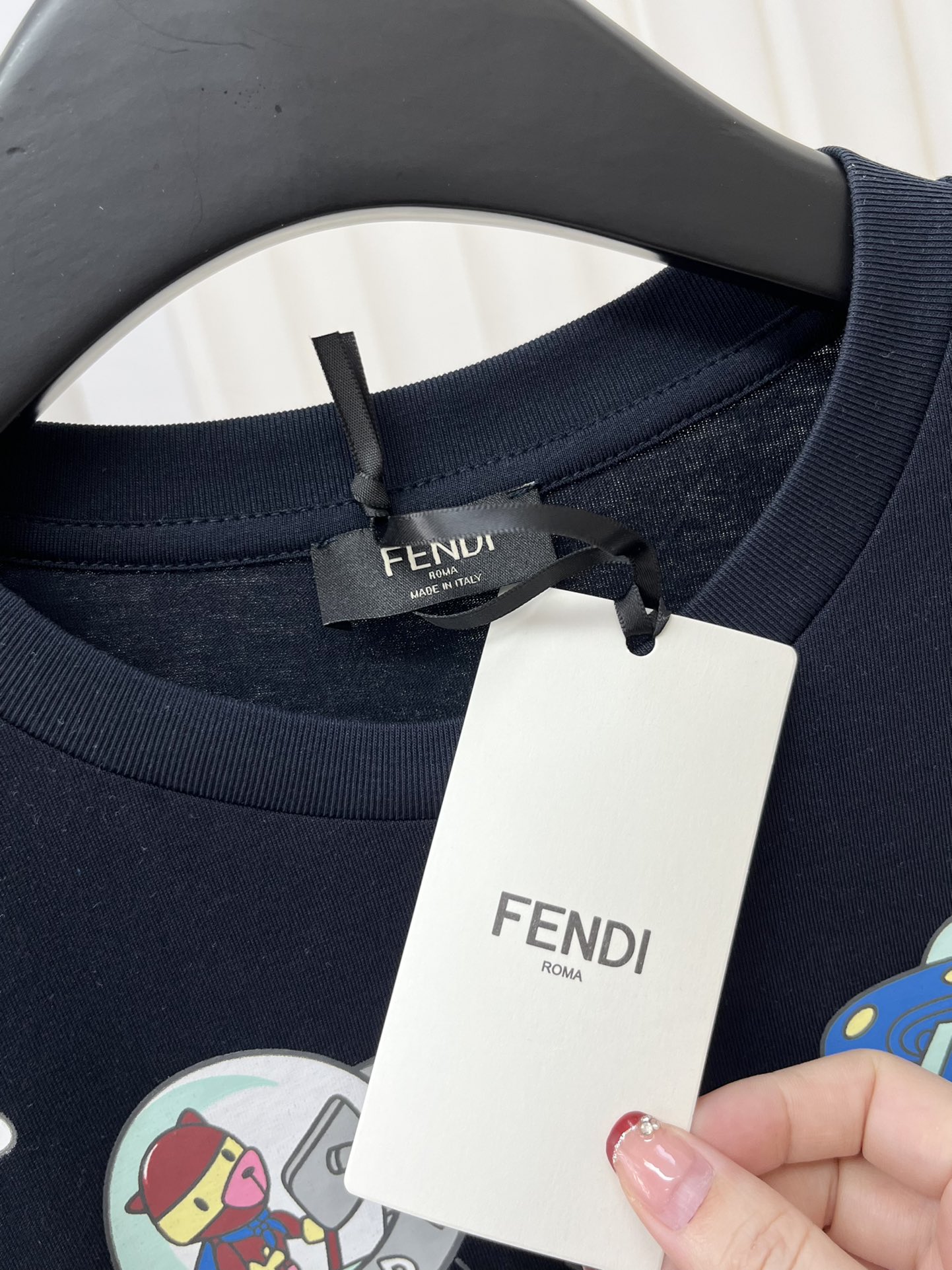 4/爆款现货原单品质FEND*24春夏新品短袖T恤精致常规版型上身巨显瘦！定制最新字母印花低调奢华！时髦