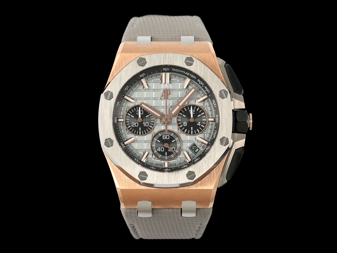 NO:146869,A Audemars Piguet Royal Oak Offshore 26420 New upgraded version 1. The newly opened 43mm case (44mm in the market version, which is a case with the old 26400) adopts a new design, more ergonomic case, and more refined case details. It has a large polished chamfer. The 43mm wide case has been carefully modified to accommodate a new movement with a slightly larger diameter. The case is equipped with a set of newly designed chronograph buttons. 2. The dial is upgraded, and the dial pattern is slow-washed by CNC (non-hydraulic pressure), and the finished product is clear, and the iconic square is now connected to each other through a cross. 3. The calendar is upgraded, and after the movement is modified, the large calendar of the original version is realized. The date window is pushed to the edge of the dial, and the hands are also slightly modified.  4. The new interchangeable strap function is equipped with a quick release system to easily change the wear style. The rubber strap color is black and there is also a leather strap to choose from. In addition to the titanium version, the Royal Oak Offshore Chronograph 43mm uses a black ceramic bezel, which forms a sharp contrast in material and color. The crown and buttons are also made of ceramic.,,audemars19860909A 爱彼 皇家橡树离岸型26420 全新升级版 1、新开模43 毫米表壳（市场版本44毫米,是套用旧款26400的壳）采用全新设计、更符合人体工学的表壳、更精致的表壳细节,它具有较大的抛光倒角, 43毫米宽的表壳经过精心修饰,以容纳直径稍大的新机芯,表壳内装有一组新设计的计时按钮. 2、表盘升级,表盘纹路由CNC慢冼（非油压式）,成品纹路清晰,标志性的方形现在通过十字相互连接. 3、日历升级,经过对机芯的改造,实现了对原版的大日历,日期窗口被推到了表盘的边缘,指针也经过了轻微修饰. 4、全新可互换表带功能,并配有快速释放系统,可轻松改变佩戴风格.橡胶表带颜色是黑色,另有皮革表带可供选择. 除钛金属版本外,皇家橡树离岸型计时码表 43 毫米采用黑色陶瓷表圈,在材质和颜色上形成鲜明对比.表冠和按钮同样采用陶瓷材质.,,audemars,Watch