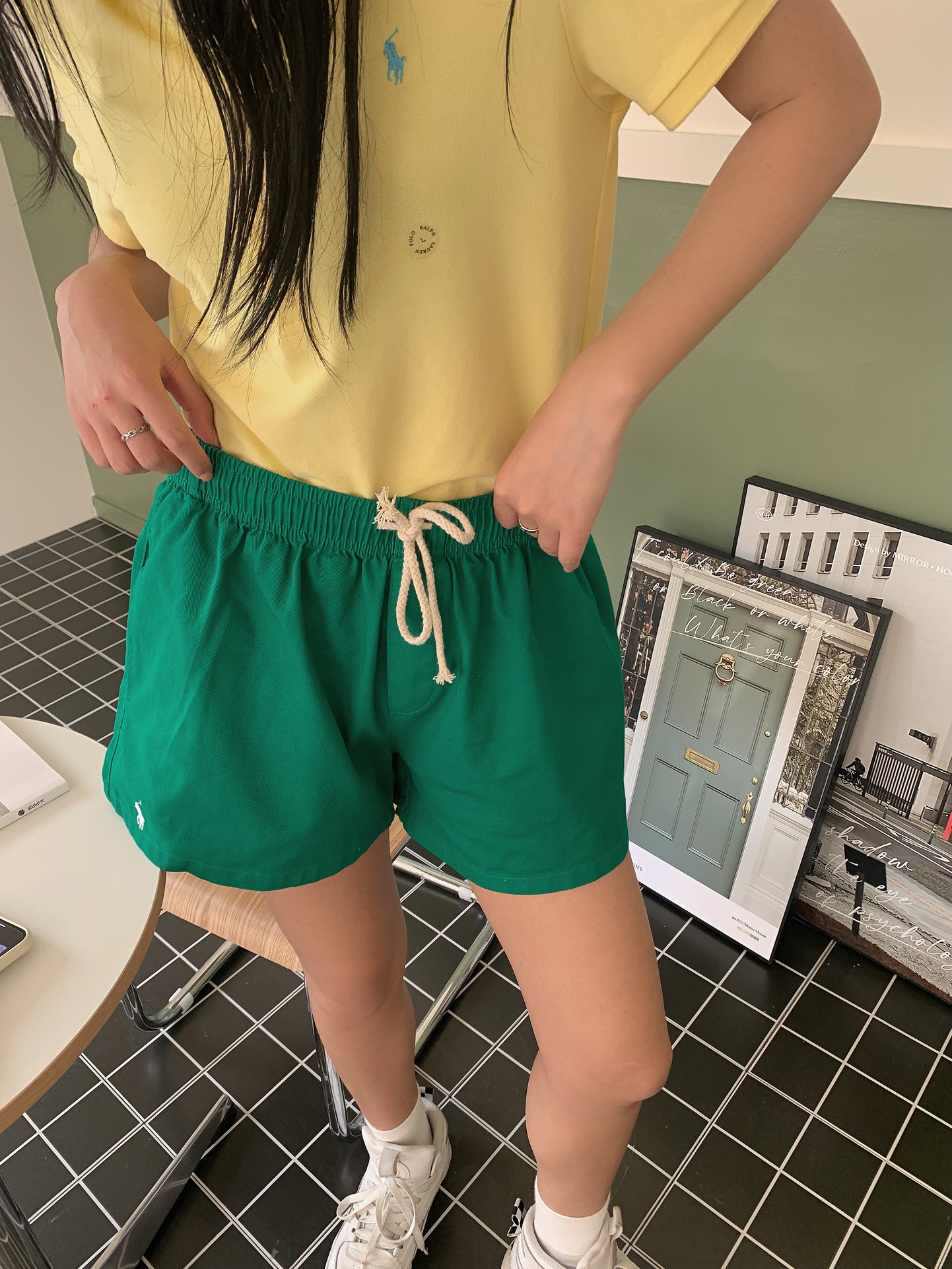 叶绿色提前过夏天啦～拉夫的polo衫搭配抽绳短裤黄绿撞色也太韩太夏天了吧！今年夏天一起做多巴胺女孩‍‍‍