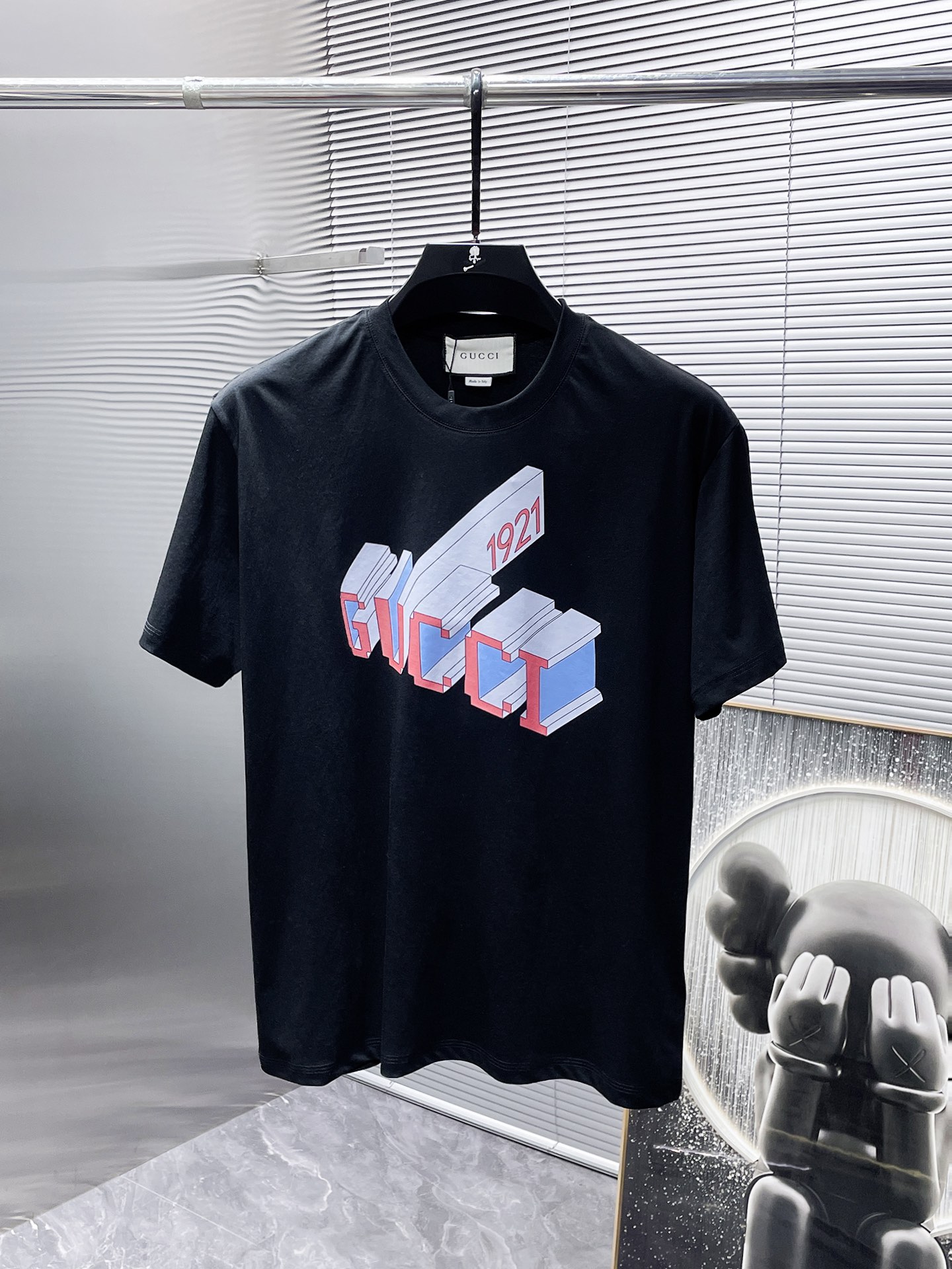 NO:496158,Gucci GUCCI new round neck short-sleeved T-shirt T-shirt half-sleeved, high-end version!  Customized fabrics for counters are breathable and comfortable, with impeccable details, and the brand element design concept reflects high quality. The feel is delicate and soft!  It is casually cut, with a great upper body style!  S-5XL. Wearing L maximum wear about 230 catties exclusively available, gucci, T-shirt, tees, t-shirt, alexander wang19860909古奇 GUCCI 新款 圆领 短袖 T恤 体恤 半袖 ,高端版本！专柜定制面料 透气舒适度高,细节无可挑剔,品牌元素设计理念,体现高品质.手感细腻柔软！呈现休闲裁剪,上身版型超赞！码数S-5XL.穿L最大穿230斤左右独家专供,,gucci,T-shirt,tees，t-shirt,alexander wang,Men's clothing