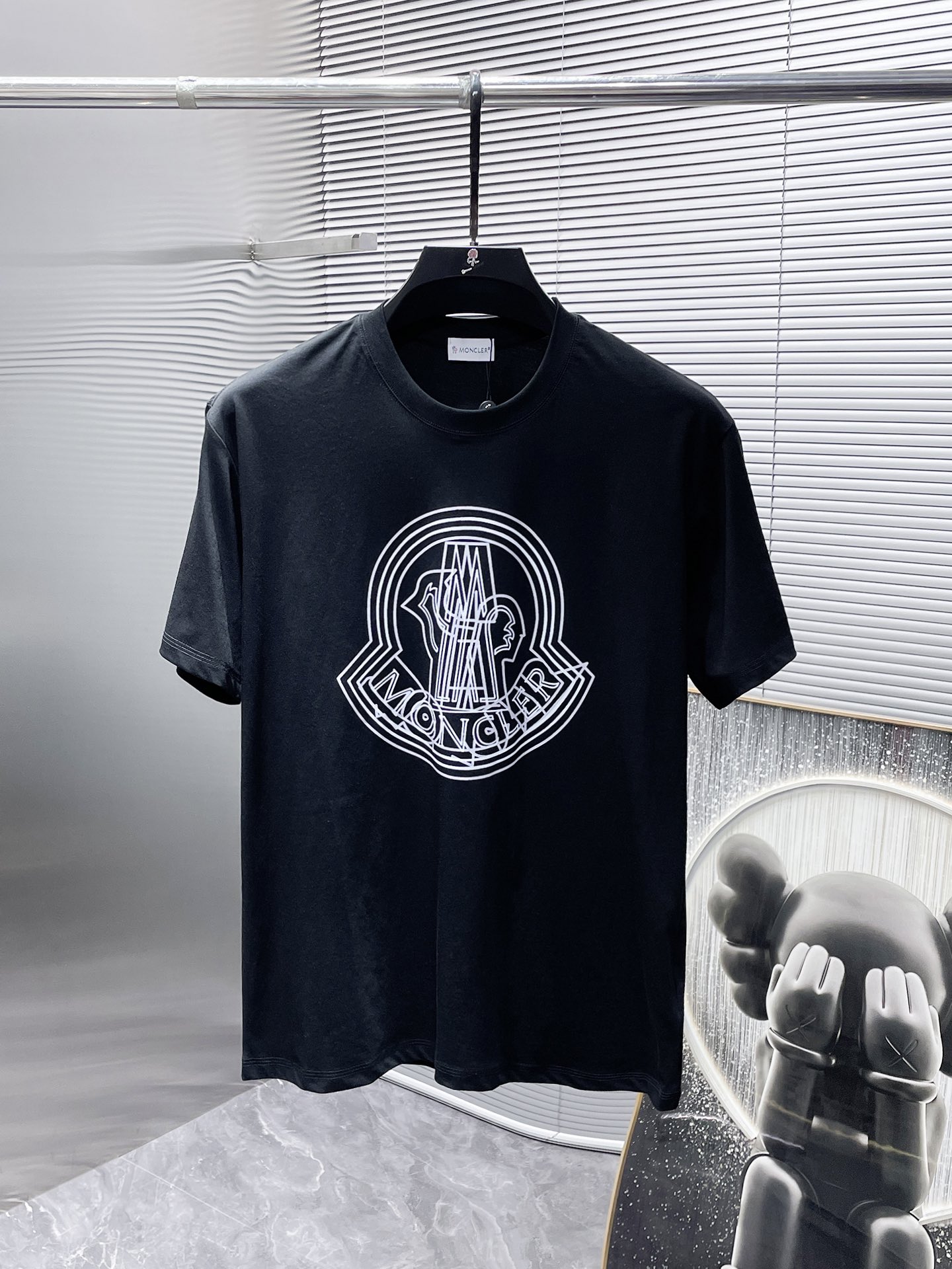 NO:496103,Moncler new round neck short-sleeved T-shirt T-shirt half-sleeved, high-end version!  Customized fabrics for counters are breathable and comfortable, with impeccable details, and the brand element design concept reflects high quality. The feel is delicate and soft!  It is casually cut, with a great upper body style!  S-5XL. Wearing L maximum wear about 230 catties exclusively available, Moncler, T-shirt, tees, t-shirt, alexander wang19860909蒙口 moncler 新款 圆领 短袖 T恤 体恤 半袖 ,高端版本！专柜定制面料 透气舒适度高,细节无可挑剔,品牌元素设计理念,体现高品质.手感细腻柔软！呈现休闲裁剪,上身版型超赞！码数S-5XL.穿L最大穿230斤左右独家专供,,Moncler,T-shirt,tees，t-shirt,alexander wang,Men's clothing