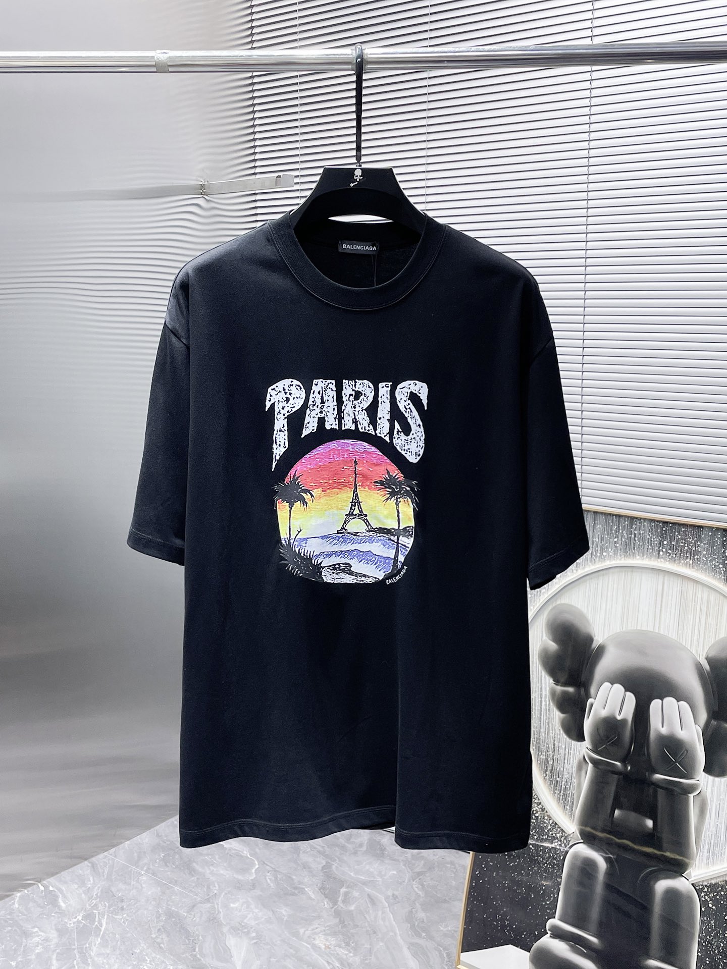 NO:496007,Balenciaga. New round neck short-sleeved T-shirt T-shirt half-sleeved, high-end version!  Customized fabrics for counters are breathable and comfortable, with impeccable details, and the brand element design concept reflects high quality. The feel is delicate and soft!  It is casually cut, with a great upper body style!  S-3XL (the code is too large and the maximum wearable is about 220 kilograms. It is recommended to provide height and weight to the warehouse to assign codes) exclusively, balenciaga, balenciaga, T-shirt, tees, t-shirt, alexander wang19860909巴黎世家 Balenciaga .新款 圆领 短袖 T恤 体恤 半袖 ,高端版本！专柜定制面料 透气舒适度高,细节无可挑剔,品牌元素设计理念,体现高品质.手感细腻柔软！呈现休闲裁剪,上身版型超赞！码数S-3XL（码数偏大两个码,最大可穿220斤左右,建议提供身高体重给仓库配码）独家专供,,balenciaga,balenciaga,T-shirt,tees，t-shirt,alexander wang,Men's clothing