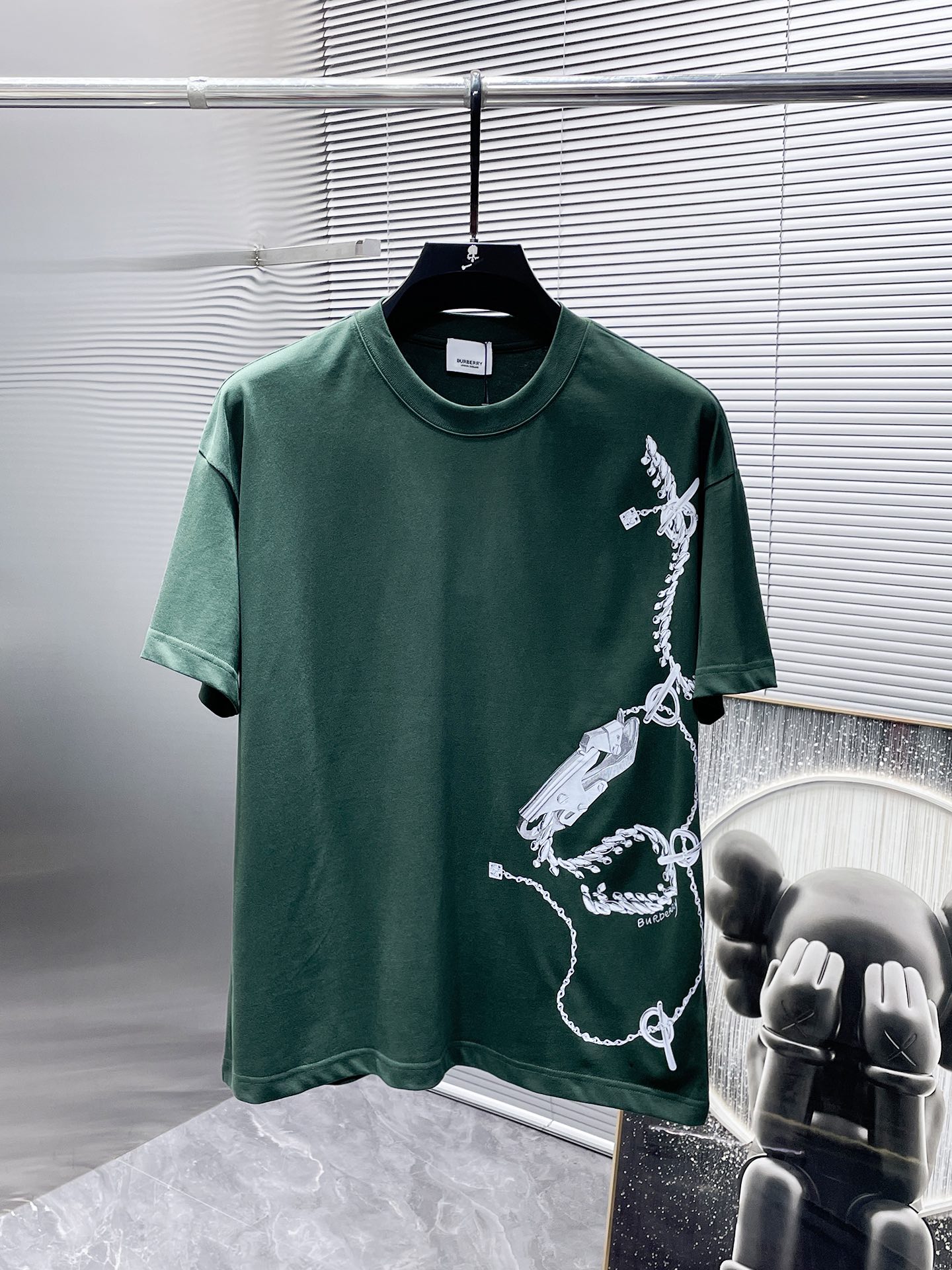 NO:496020,Burberry.New round neck short-sleeved T-shirt T-shirt half-sleeved, high-end version!  Customized fabrics for counters are breathable and comfortable, with impeccable details, and the brand element design concept reflects high quality. The feel is delicate and soft!  It is casually cut, with a great upper body style!  S-3XL (the code is too large and the maximum number can be worn about 220 kilograms. It is recommended to provide height and weight to the warehouse to assign codes) exclusively, burberry, burberry, T-shirt, tees, t-shirt, alexander wang19860909巴宝莉 Burberry .新款 圆领 短袖 T恤 体恤 半袖 ,高端版本！专柜定制面料 透气舒适度高,细节无可挑剔,品牌元素设计理念,体现高品质.手感细腻柔软！呈现休闲裁剪,上身版型超赞！码数S-3XL（码数偏大两个码,最大可穿220斤左右,建议提供身高体重给仓库配码）独家专供,,burberry,burberry,T-shirt,tees，t-shirt,alexander wang,Men's clothing