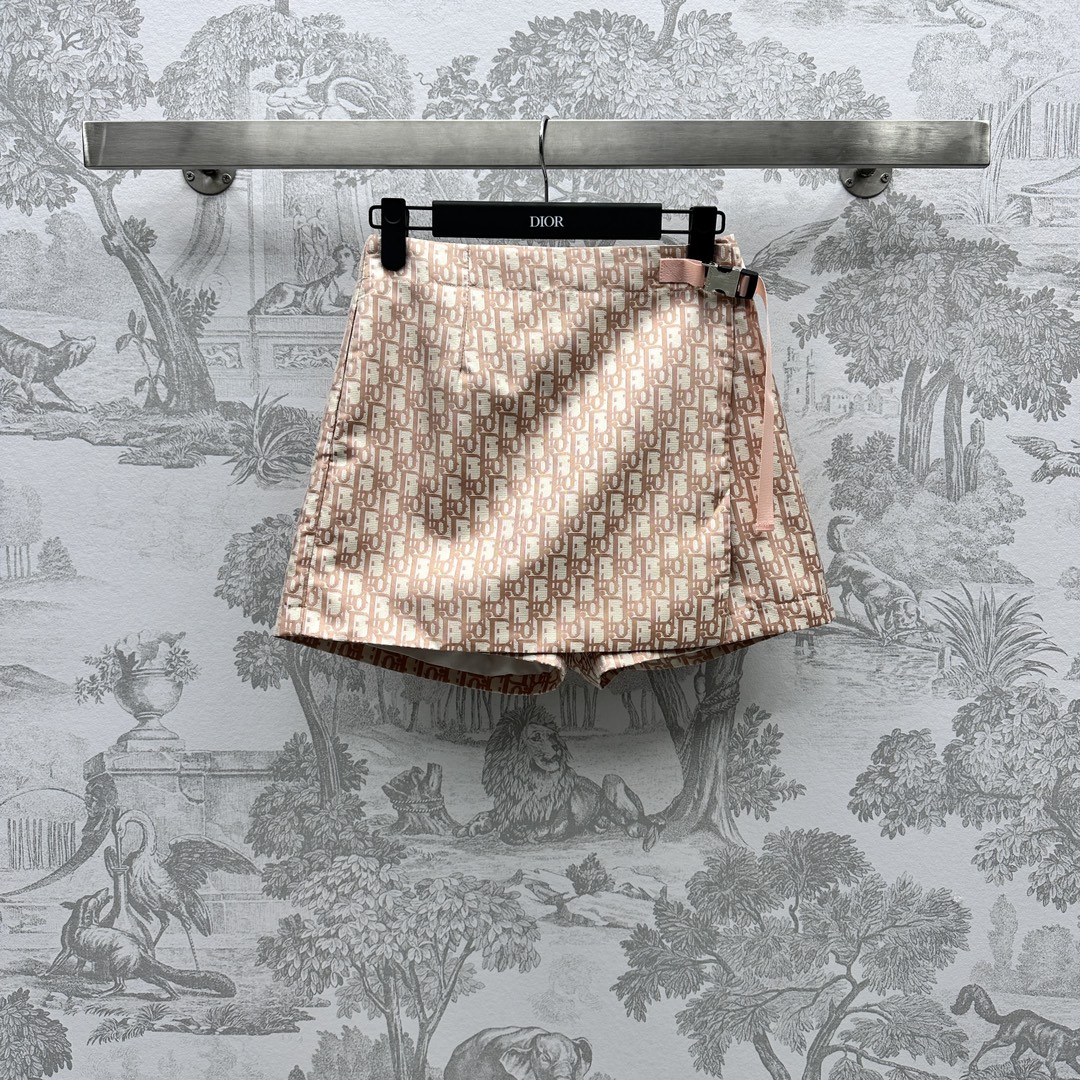 NO:696642,Dio*'s new arrival jacquard assault culottes customized YB imported jacquard material high-end and delicate texture decorated with presbyopia all-over embroidery pattern The upper body is fashionable and foreign-style bright and western color matching High-end and fashionable layering auxiliary materials development assault culottes tailoring Easy to wear Sweet and cool trend creates a sense of atmosphere to wear Can be matched with series of coats High version 2 colors, dior, skirts, jackets & coats,19860909Dio*新品上架提花冲锋裙裤定制YB进口提花材质 质感高级细腻 饰以老花满印刺绣图案装饰 上身时髦洋气 鲜明洋气色系搭配 叠穿高级时髦 面辅料开发 冲锋裙裤剪裁 不挑人穿搭 甜酷潮流 营造出氛围感穿搭 可搭配系列外套  高版本2色,,dior,skirts,jackets & coats,,Women's clothing