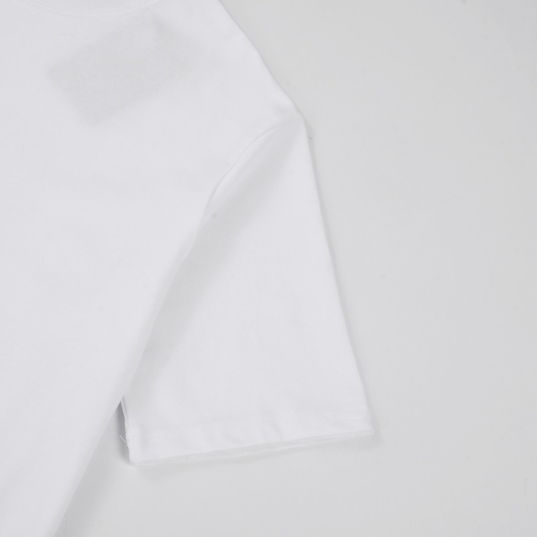 BLCG24ss新款小爱心精简跳绣短袖T恤码数XS-S-M-L男女同款现货发售精选棉质面料上身舒适柔软！