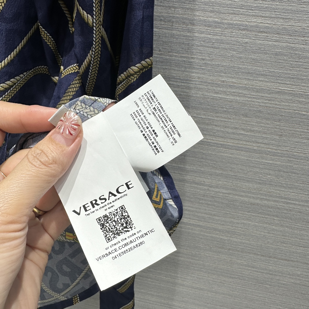 爆单推荐️原单品质Versac*新品度假系列美神维纳斯链条印花真丝衬衫气质飘带领结设计！高级感气息满满的