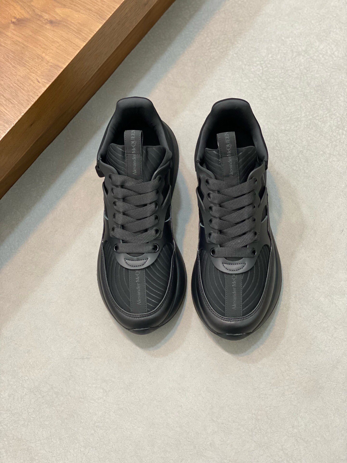 NO:216622,Brand MQUEEN original color matching Size 35-44 couples price Material McQueen official website synchronization New casual shoes Upper is made of original imported cowhide soft comfortable cowhide inner simple style design Fashion trend original open mold rubber outsole high version Original single quality, McQueen - casual shoes, alexander mcqueen, cowhide19860909品牌MQUEEN 颜色原版配色 码数35-44情侣款 价格 材质麦昆官网同步 新款 休闲鞋 鞋面采用原版进口牛皮柔软舒适牛皮内里简约的版型设计时尚潮流原版开模橡胶大底高版本 原单品质,麦昆—休闲鞋,alexander mcqueen,cowhide,Men's shoes