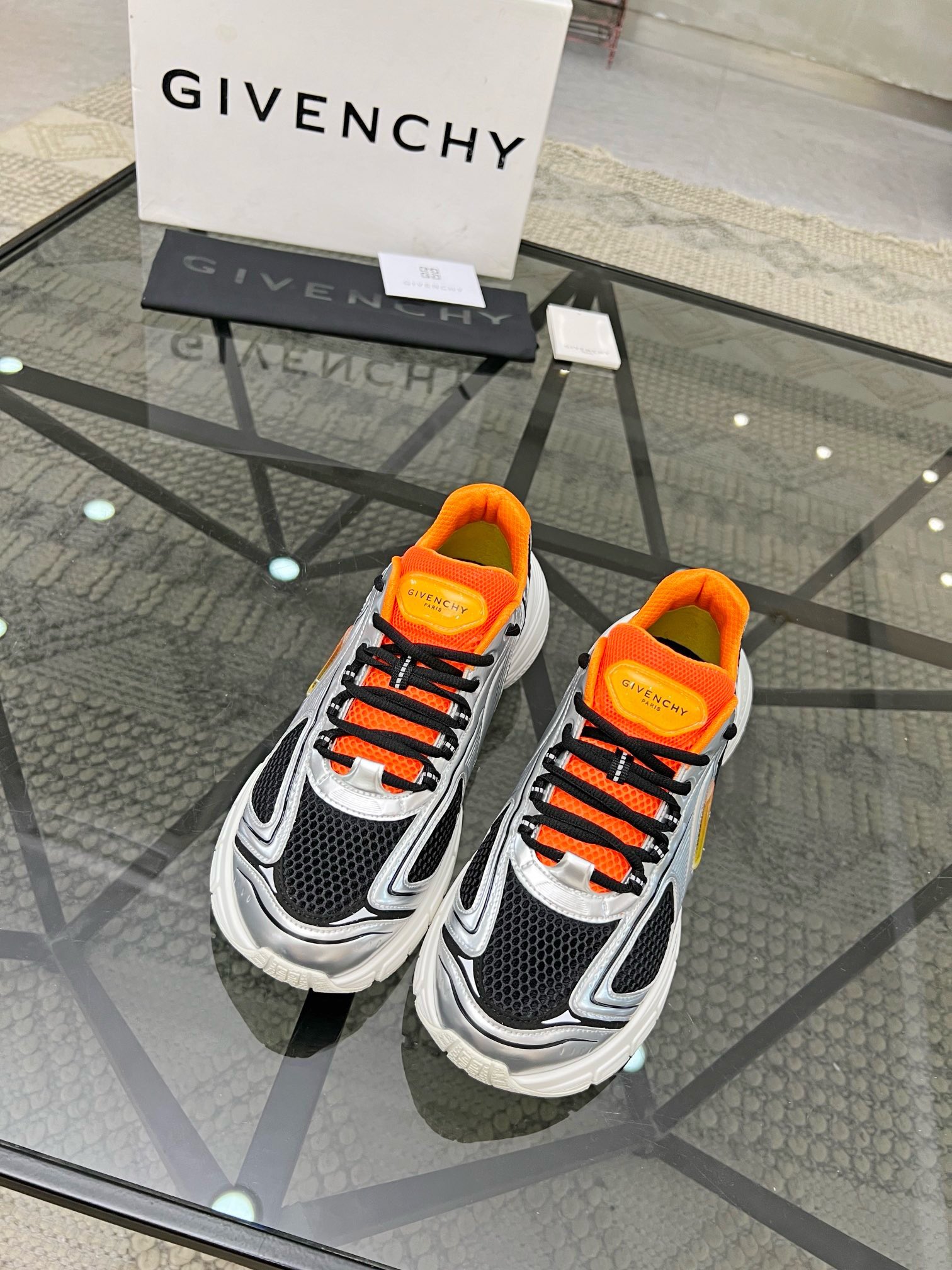 NO:216454,Brand GIVENCHY Color Original Color Number 38-45 Standard Code Price Material Givenchy | 24 New TK- MX Runner Sports Shoes, made of tech knitted fabric, leather and rubber, the sides and tongue are decorated with GIVENCHY logo, and the sides are decorated with 4G logo details and reflective printing technology design, which is light and comfortable to wear. 4CM height is increased, and the unique spherical heel has a mass texture, and the honeycomb mesh is breathable and light and functional. 360-degree trendy and cool shoes. Givenchy casual shoes, given, given, given, sneakers19860909品牌GIVENCHY 颜色 原版配色 码数38-45标准码 价格 材质纪梵希｜24新品TK- MX Runner运动鞋,采用科技针织面料、皮革和橡胶制成,侧面和鞋舌饰以GIVENCHY logo,侧面饰以4G logo细节和反光印花科技设计,穿着轻便舒适.增高4CM,独特球状后跟具份量质感,蜂巢网纹透气呈轻机能感,三百六十度无死角潮酷鞋.,纪梵希休闲鞋,givenchy,givenchy,sneakers,Men's shoes