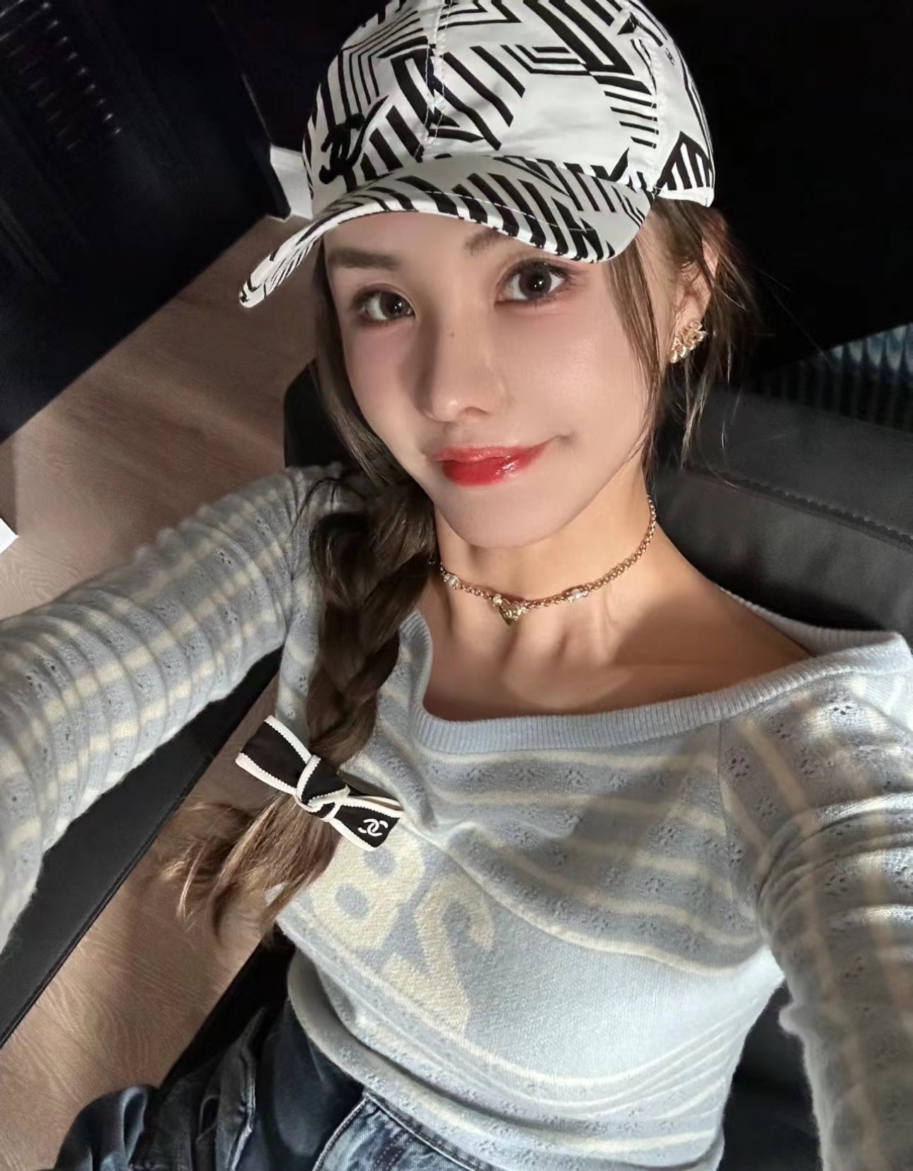 NO:631622,88200, arrived today to buy yb 24 new retro golden love pearl double C necklace. The metal mini love heart is round and full, very cute. The small rhinestones and pearls embellish the chain. It is very elegant and fashionable. This must-have. Versatile and practical, it looks good when worn alone or stacked. Purchased from yb customized. Consistent brass material Swarovski diamonds, necklace, Cartier high-end jewelry1986090988200,今日到货购入yb 24新款复古金色爱心珍珠双C项链 金属mini小爱心圆润饱满 巨可爱 小水钻和珍珠点缀链条非常优雅时髦 这款必入 百搭实用单戴叠戴都好看 购入yb定制 一致黄铜材质施华洛钻,,necklace,卡迪亚高端饰品,Jewelry