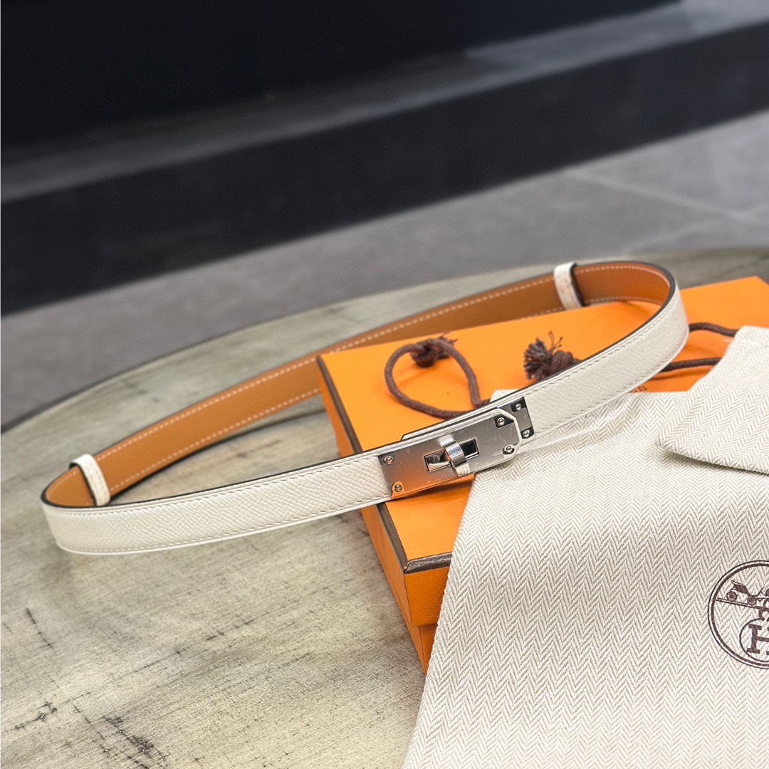 💰170 爱马仕 女装Kelly 1.8腰带Epsom小牛皮腰带，Kelly皮带扣。 借助巧妙的可调节设计，可以将腰带系于腰间或髋部。