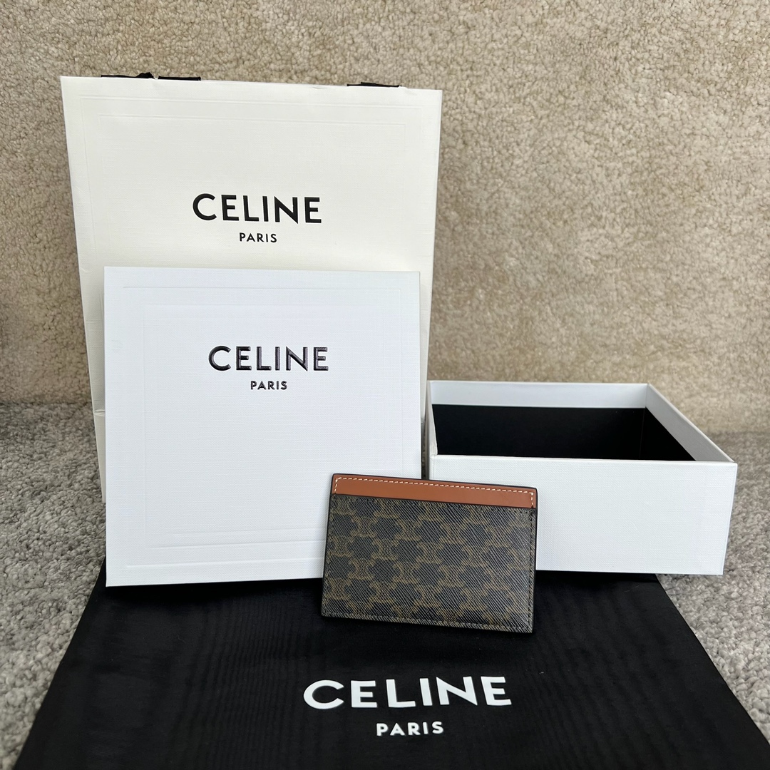 印花标志花卡包，尺寸10.5x7 厘米，涂层帆布，羊皮革包边，衬里牛皮革/织物，金色金属件，2个卡槽，一