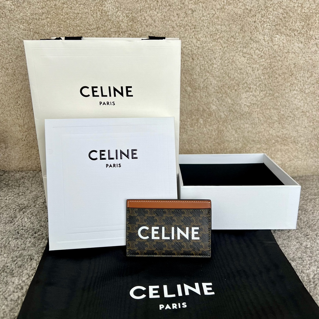 NO:672295,Printed logo flower card holder, size 10.5x7 cm, coated canvas, sheepskin binding, lining cowhide/fabric, gold-tone hardware, 2 card slots, one flat pocket, number 10B702,celine wallet,celine,wallets,cowhide,sheepskin19860909印花标志花卡包,尺寸10.5x7 厘米,涂层帆布,羊皮革包边,衬里牛皮革/织物,金色金属件,2个卡槽,一个扁平口袋,编号10B702,celine钱包,celine,wallets,cowhide,sheepskin,欧美剧