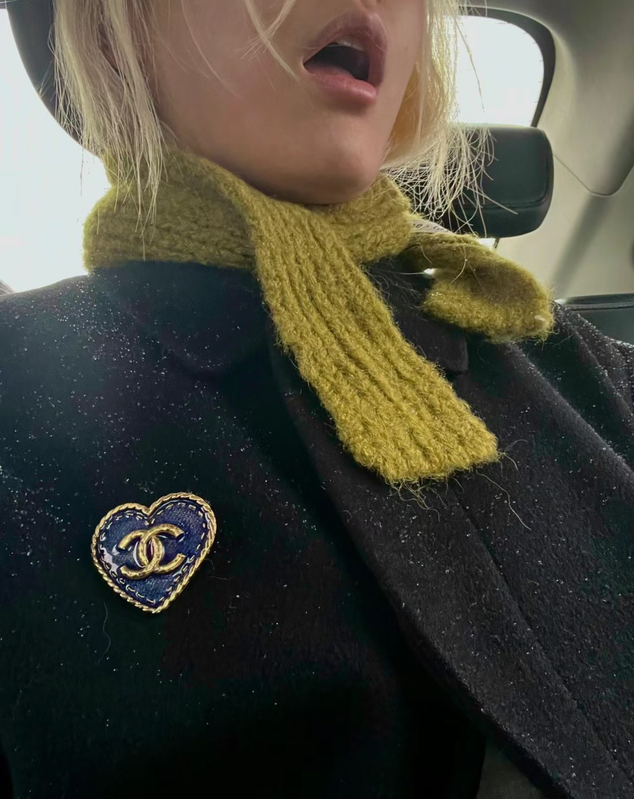 NO:635770,88180, today's new product purchase yb 24 new retro gold double C denim pattern love large brooch denim blue love old metal retro and playful large size more presence super cool and spicy brooch multiple ways to wear super classic buy and earn money exclusive purchase yb customization consistent brass material, brooch, breastpin, Cardia high-end jewelry1986090988180,今日新品购入yb 24新款复古金色双C牛仔花纹爱心大号胸针 牛仔蓝色爱心做旧金属复古又俏皮 大号尺寸更有存在感超酷超辣好吗 胸针多种佩戴方法 超级经典买到赚到 独家购入yb定制 一致黄铜材质,,brooch，breastpin,卡迪亚高端饰品,Jewelry