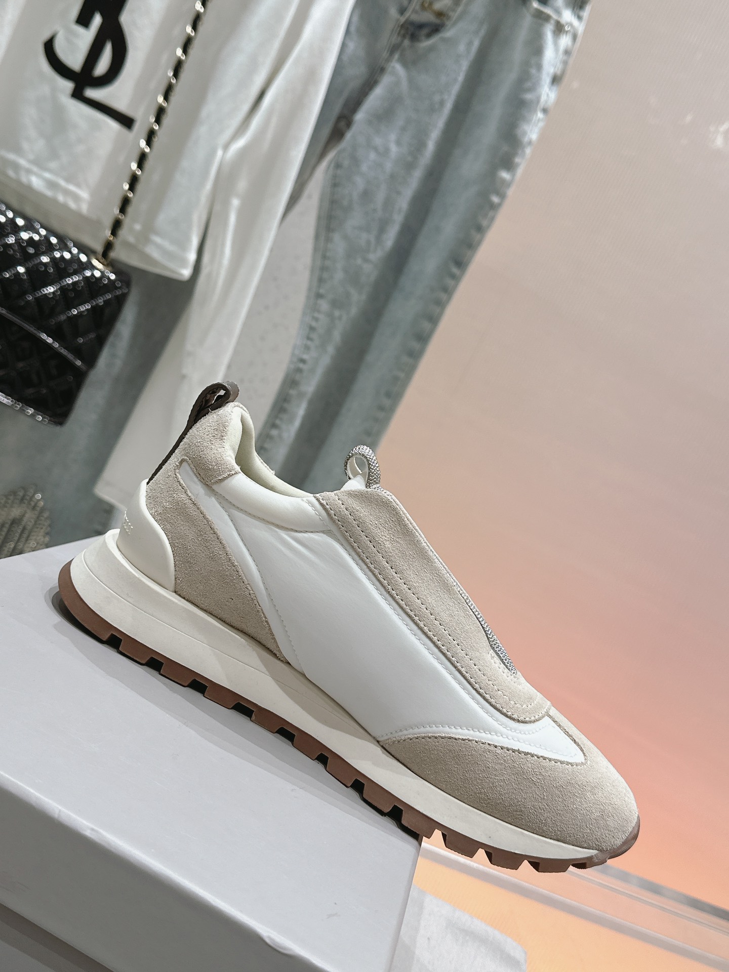 NO:462785,*Top version The latest classic women's shoes series casual shoes and sports shoes, foreign trade running volume, single foot feel comfortable and soft, suitable for all seasons, long-term supply!  Imported upper original cow reverse velvet material, comfortable and breathable cowhide inner mat, outsole original rubber Meina outsole, size 35-42 [35.41.42 customized], casual shoes/sports shoes, sneakers, cowhide19860909*顶级版本 最新经典♀女鞋系列休闲鞋运动鞋,外贸跑量爆单款脚感舒适柔软超级百,四季皆适宜,长期供货！ 鞋面进口原版牛反绒材料 内里舒适透气牛皮里垫 大底原版橡胶美耐大底 码数35-42 [35.41.42订做],休闲鞋/运动鞋,sneakers,cowhide,Women's Shoes