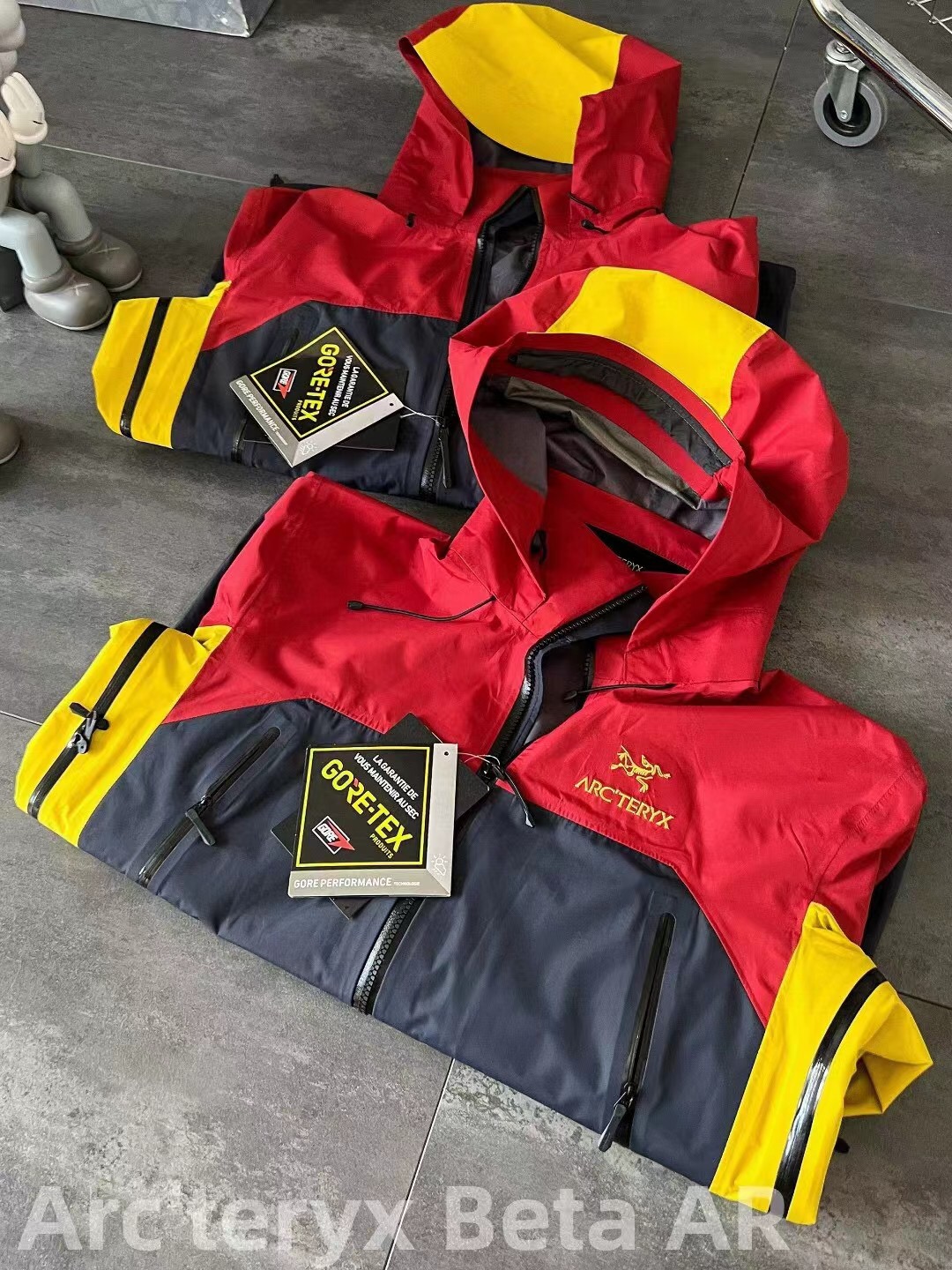 Arc'teryx Bata AR Jacket - Men's Waterproof and Breathable GORE-TEX Pro Shell 5 i1710164336 1254 4