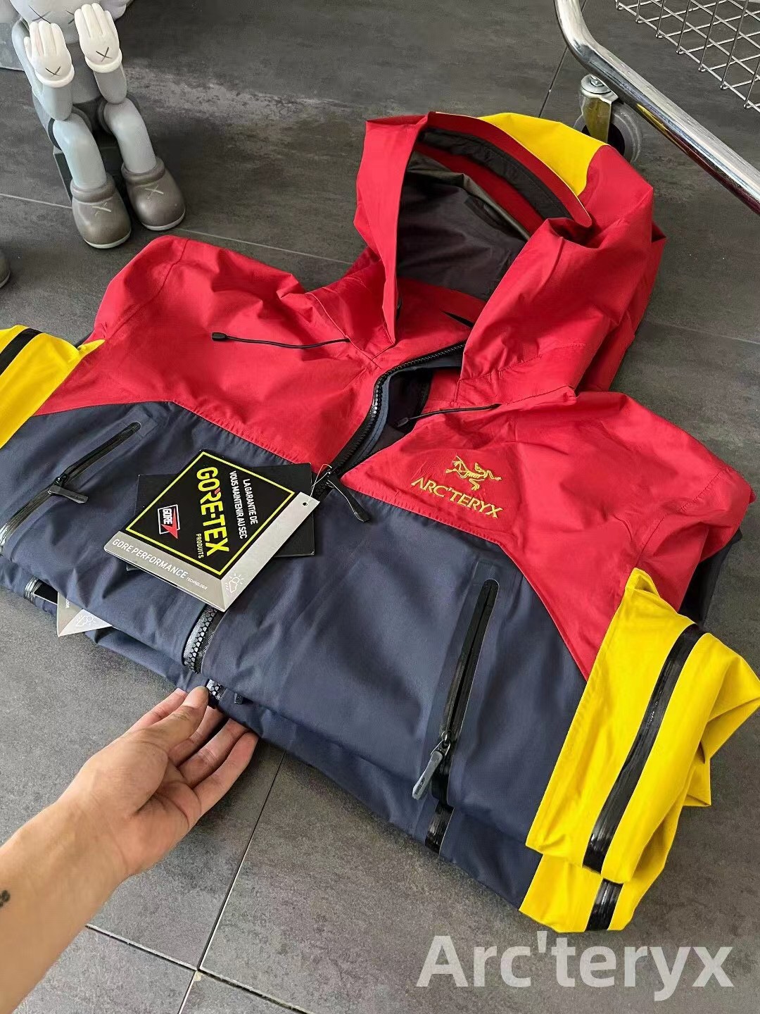Arc'teryx Bata AR Jacket - Men's Waterproof and Breathable GORE-TEX Pro Shell 6 i1710164336 3996 5