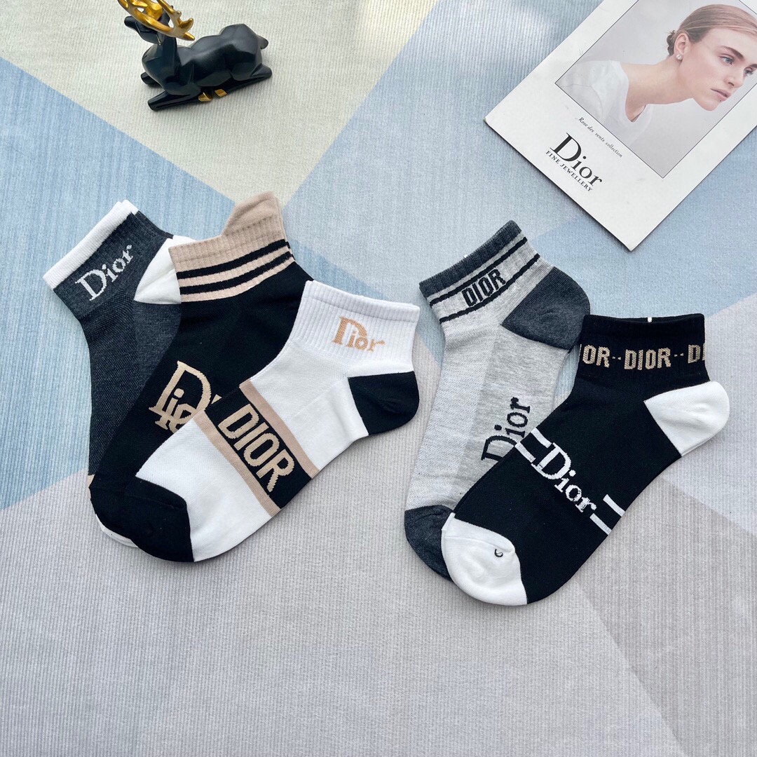 迪奥新款Dior一盒五双男士中筒袜子纯棉舒适防臭吸汗商品