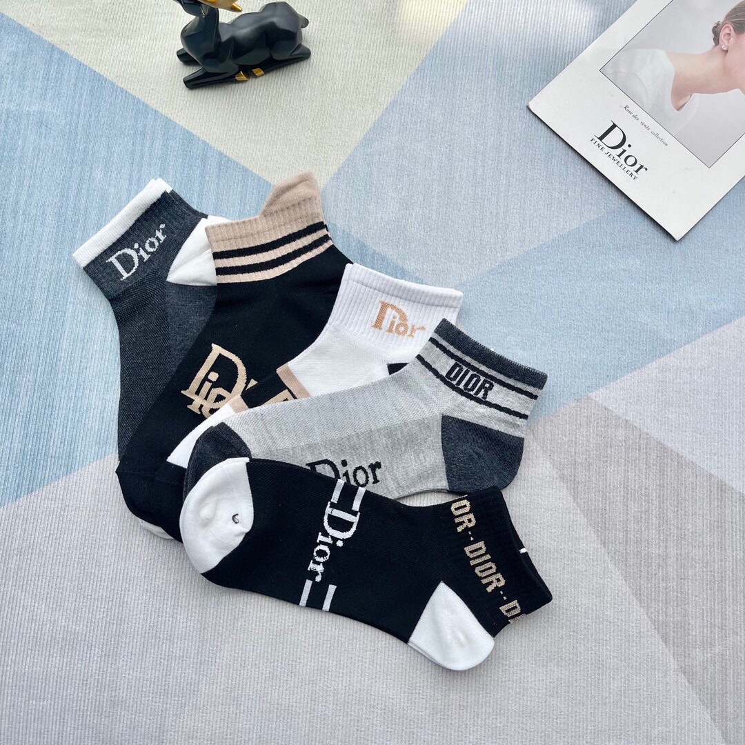 迪奥新款Dior一盒五双男士中筒袜子纯棉舒适防臭吸汗商品