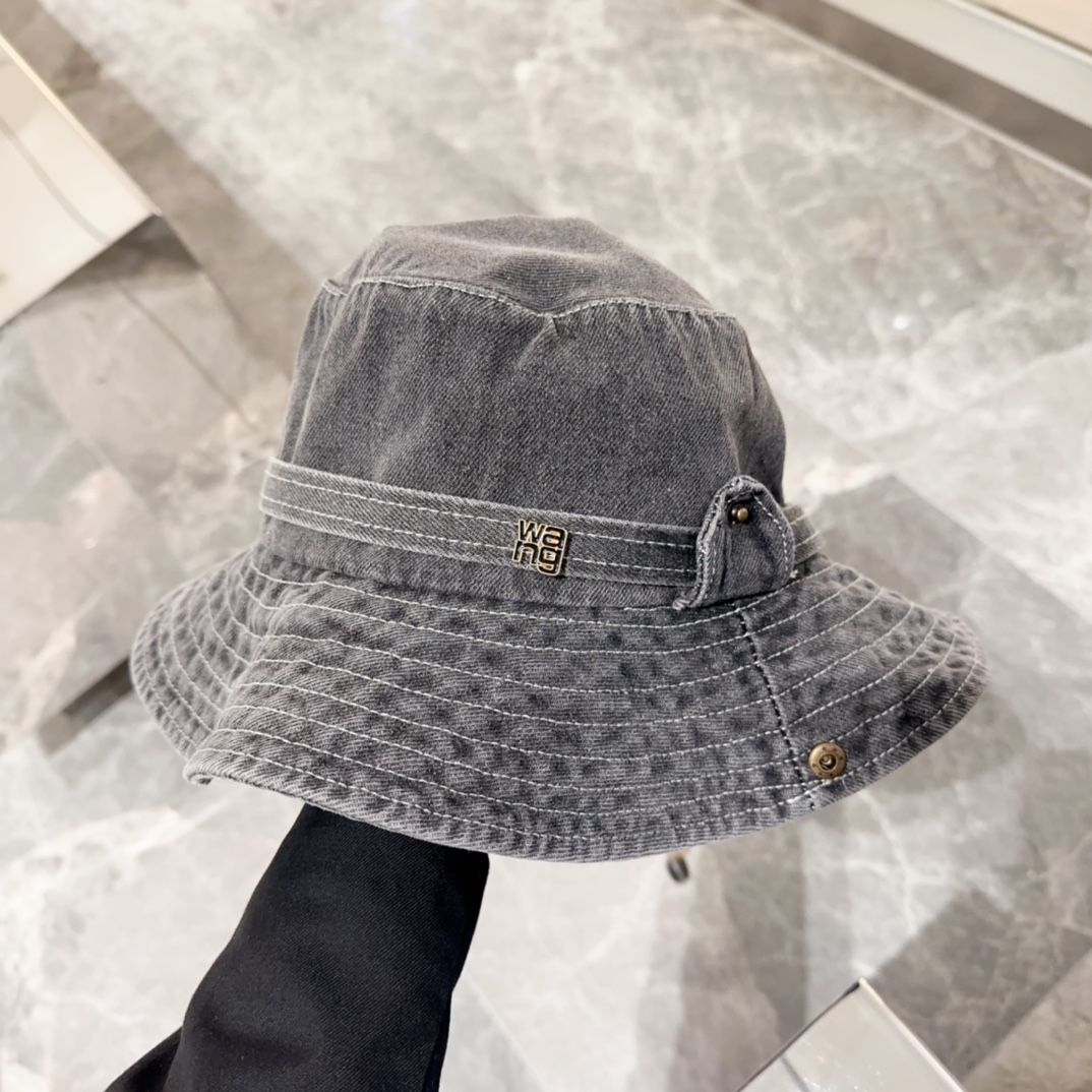 NO:192461,The new style fisherman hat with the king, fashionable street-fried items, the favorite of fashion bloggers!  High-quality denim fabric, comfortable and breathable, little fisherman's concave shape is very beautiful, fisherman's hat, baseball hat, knit hat, hat, alexander wang, espadrilles, hats19860909大王新款字渔夫帽,时尚炸街单品,时尚博主的最爱！高品质牛仔面料,舒适透气,小渔夫凹造型很好看帽子渔夫帽棒球帽针织帽,帽子,alexander wang,espadrilles,hats,hat