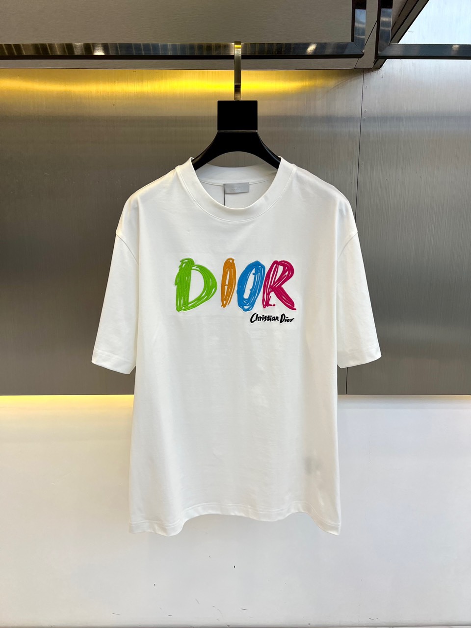 Dio迪奥2024春夏logo标识立体彩印短袖T恤腔调满满的型格尤物.单穿内搭无与伦比的美好.时尚潮流必